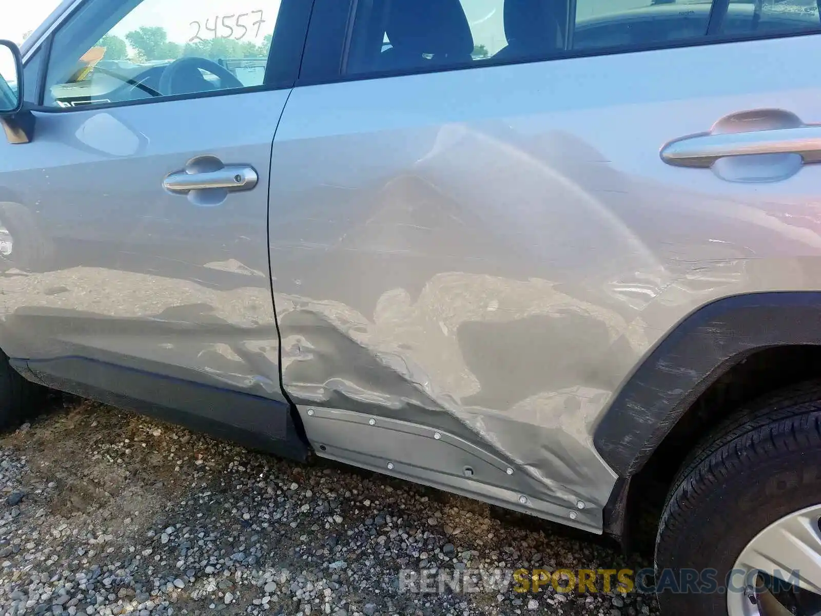 9 Photograph of a damaged car 2T3W1RFV3KW029294 TOYOTA RAV4 2019