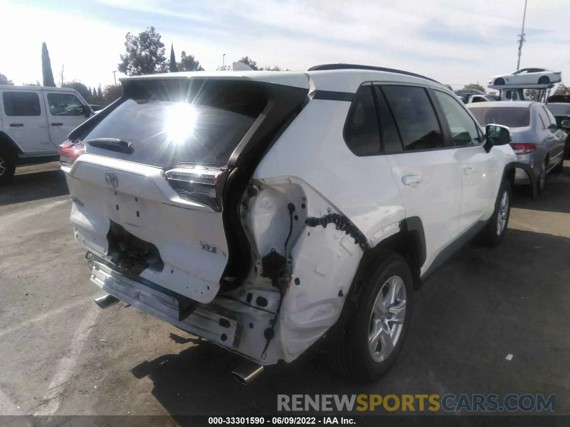 4 Photograph of a damaged car 2T3W1RFV3KW030655 TOYOTA RAV4 2019