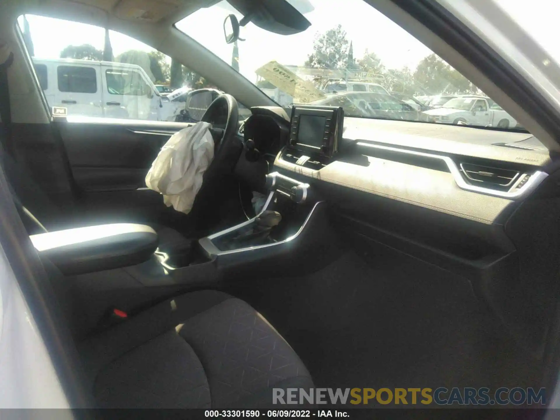 5 Photograph of a damaged car 2T3W1RFV3KW030655 TOYOTA RAV4 2019