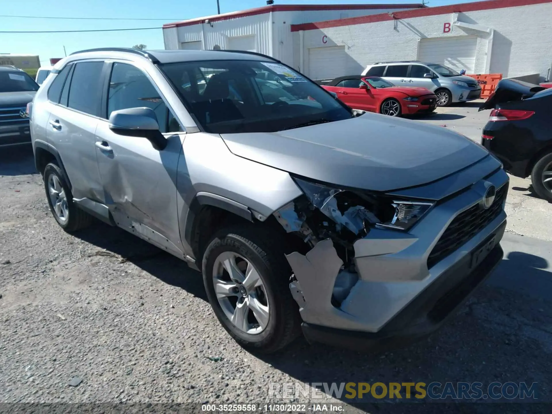 1 Photograph of a damaged car 2T3W1RFV3KW038013 TOYOTA RAV4 2019