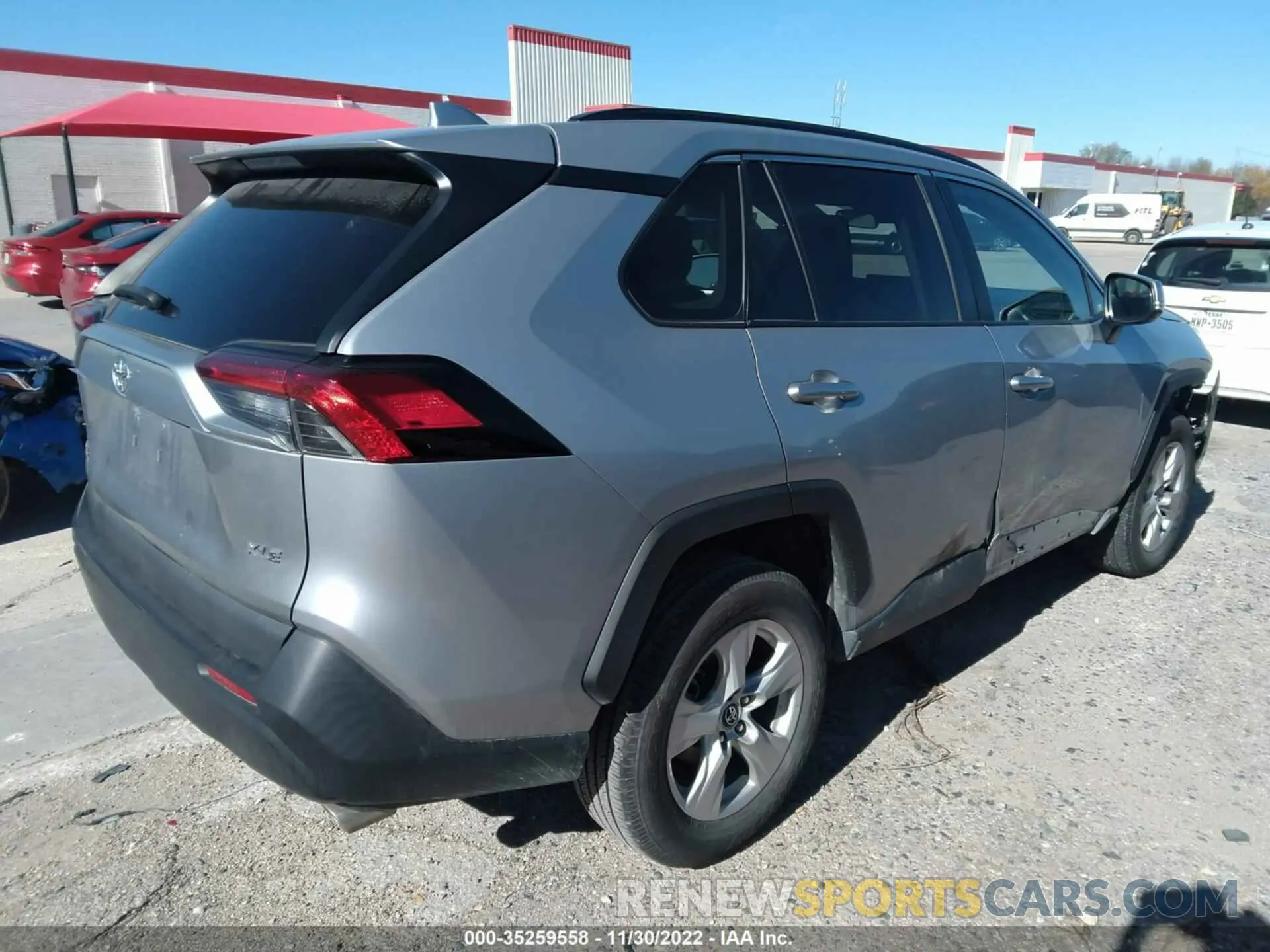 4 Photograph of a damaged car 2T3W1RFV3KW038013 TOYOTA RAV4 2019