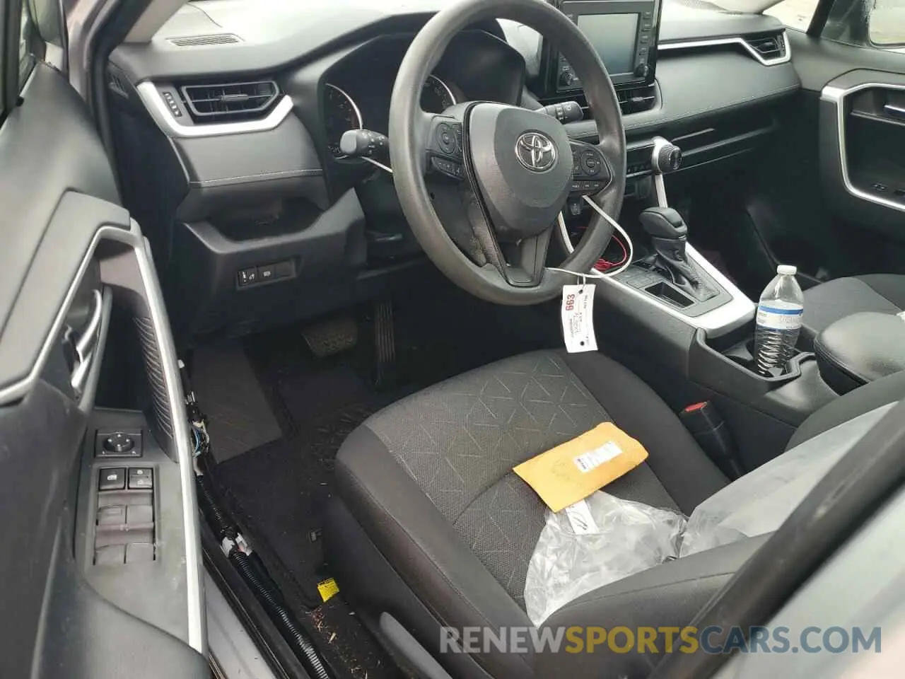 8 Photograph of a damaged car 2T3W1RFV3KW050162 TOYOTA RAV4 2019
