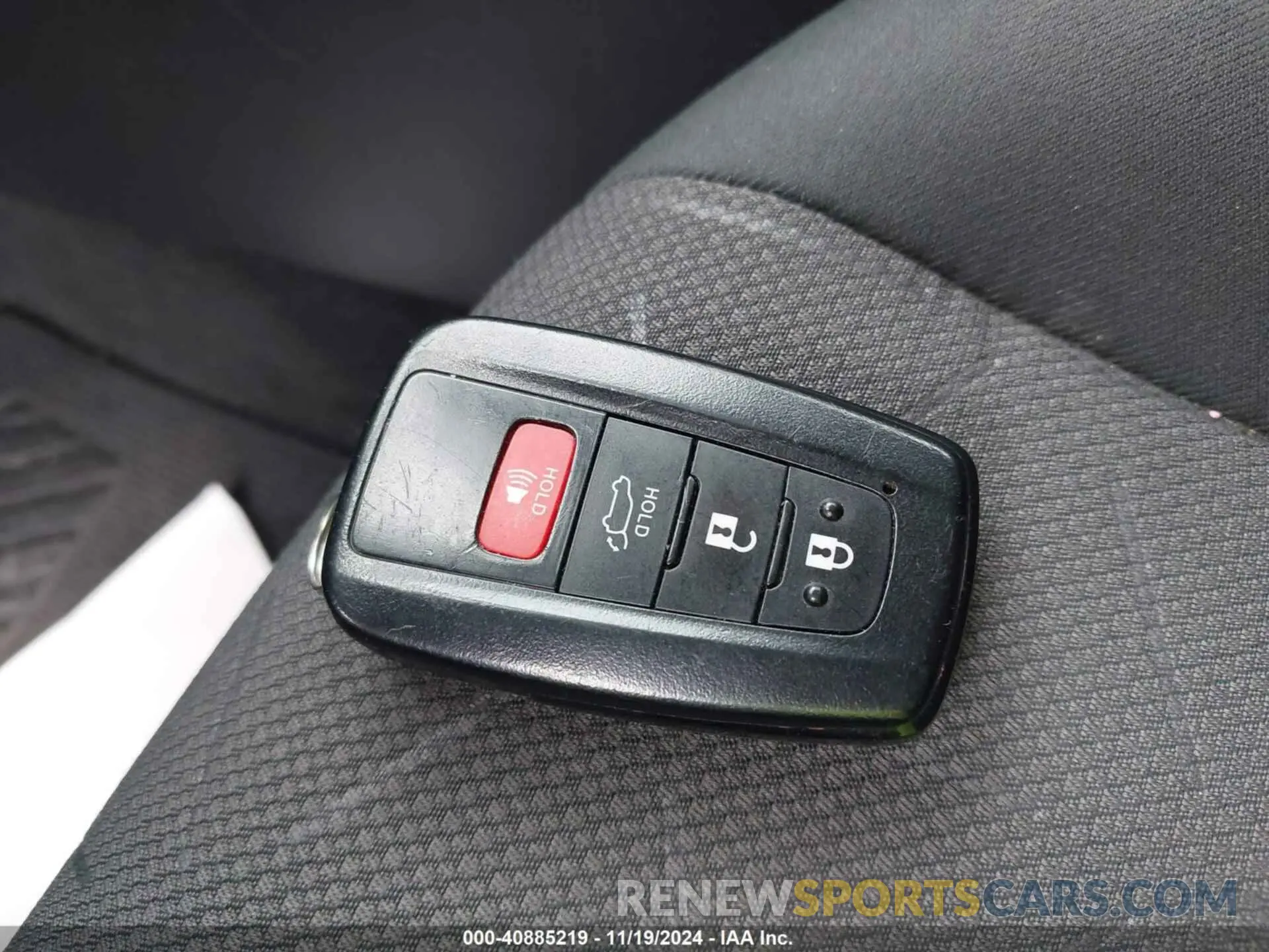 11 Photograph of a damaged car 2T3W1RFV3KW054552 TOYOTA RAV4 2019