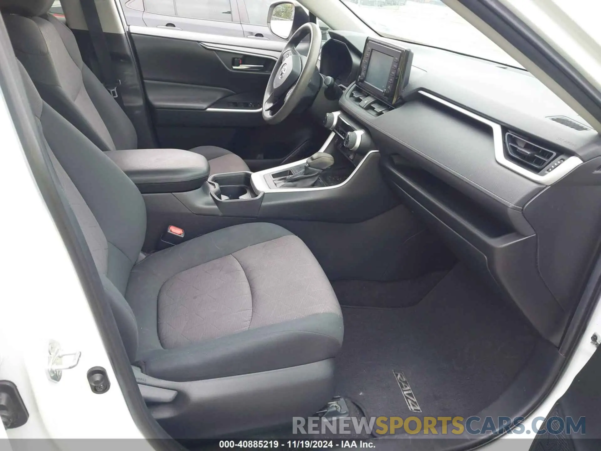 5 Photograph of a damaged car 2T3W1RFV3KW054552 TOYOTA RAV4 2019