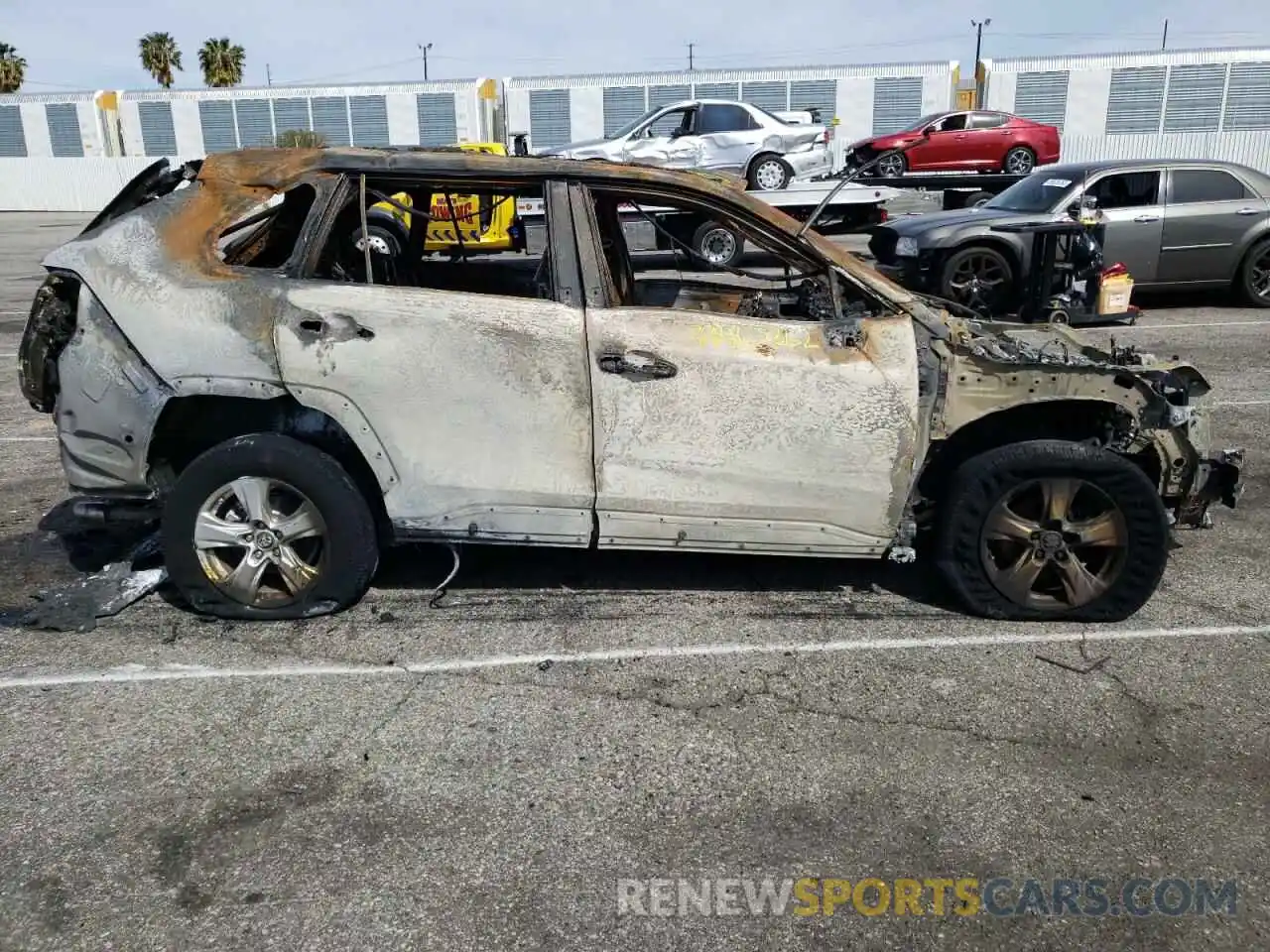 9 Photograph of a damaged car 2T3W1RFV4KC011369 TOYOTA RAV4 2019