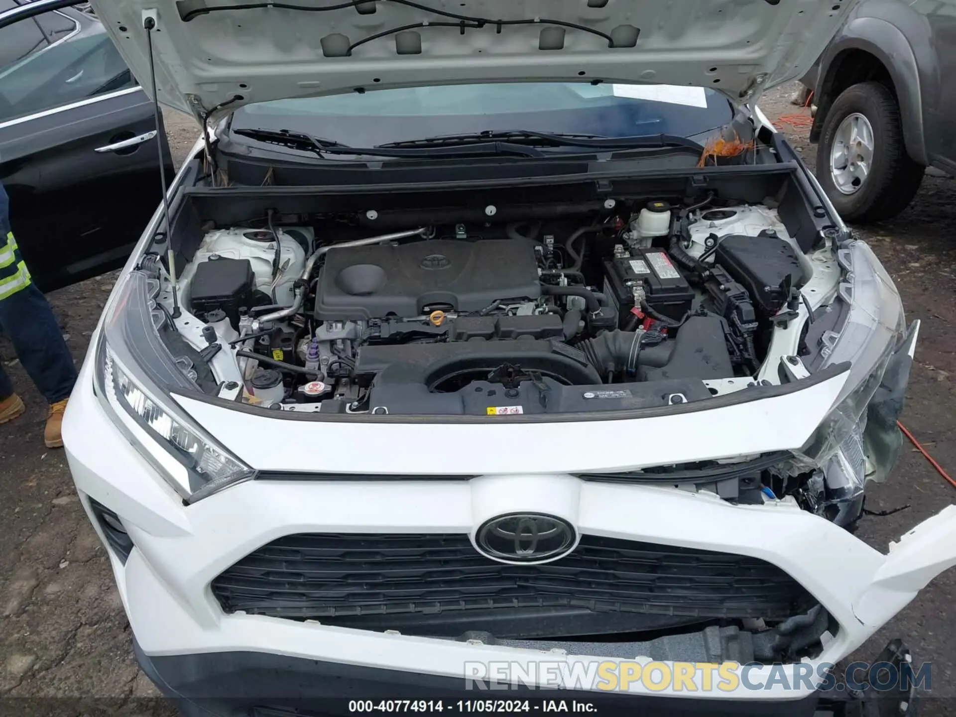 10 Photograph of a damaged car 2T3W1RFV4KC022288 TOYOTA RAV4 2019