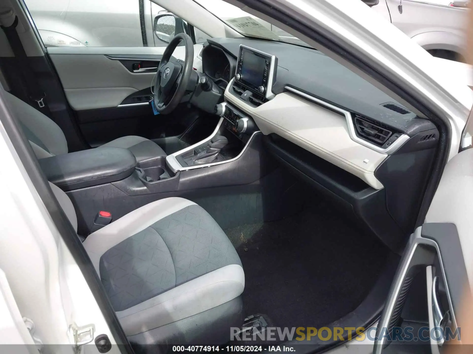 5 Photograph of a damaged car 2T3W1RFV4KC022288 TOYOTA RAV4 2019