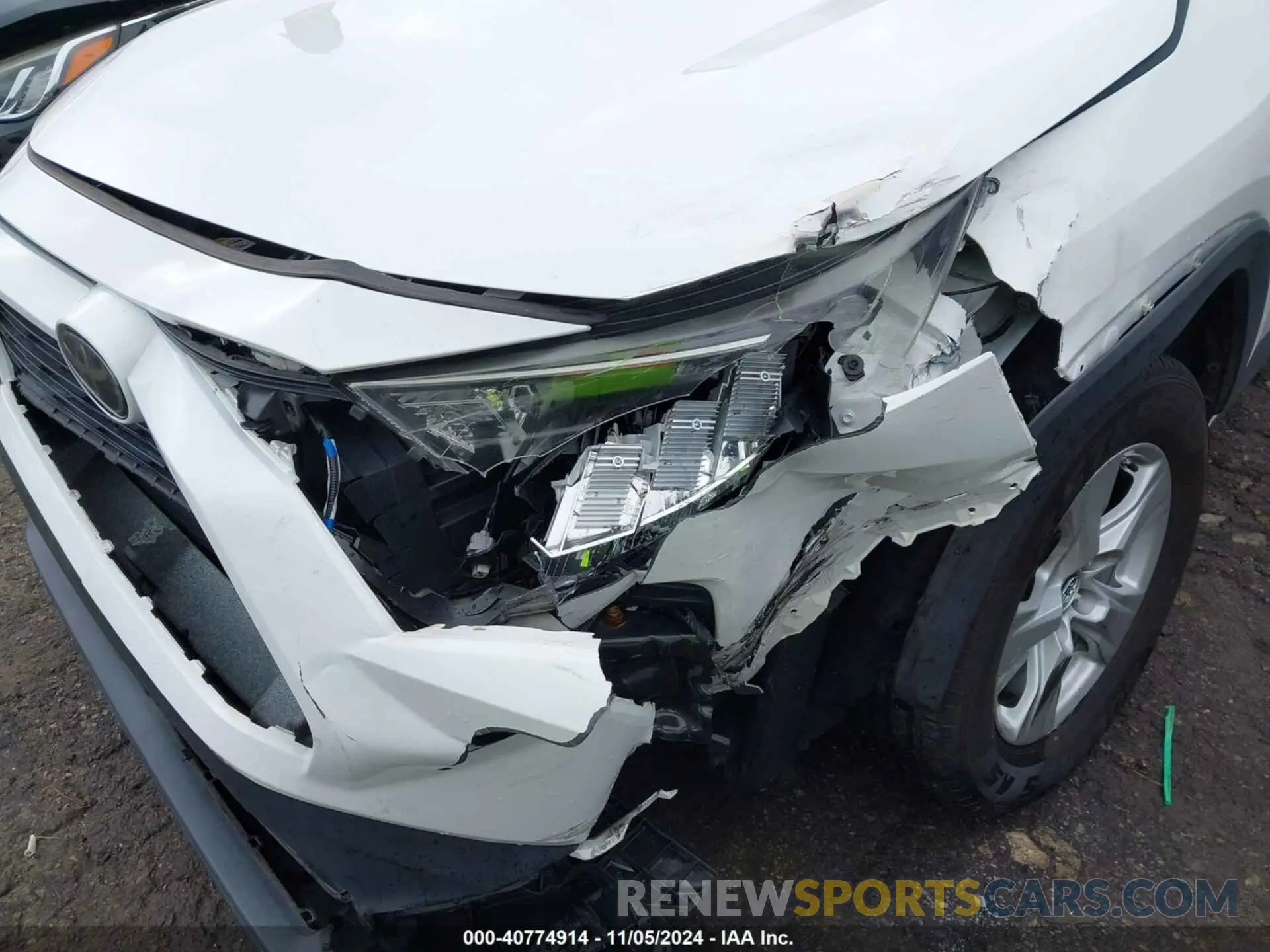 6 Photograph of a damaged car 2T3W1RFV4KC022288 TOYOTA RAV4 2019