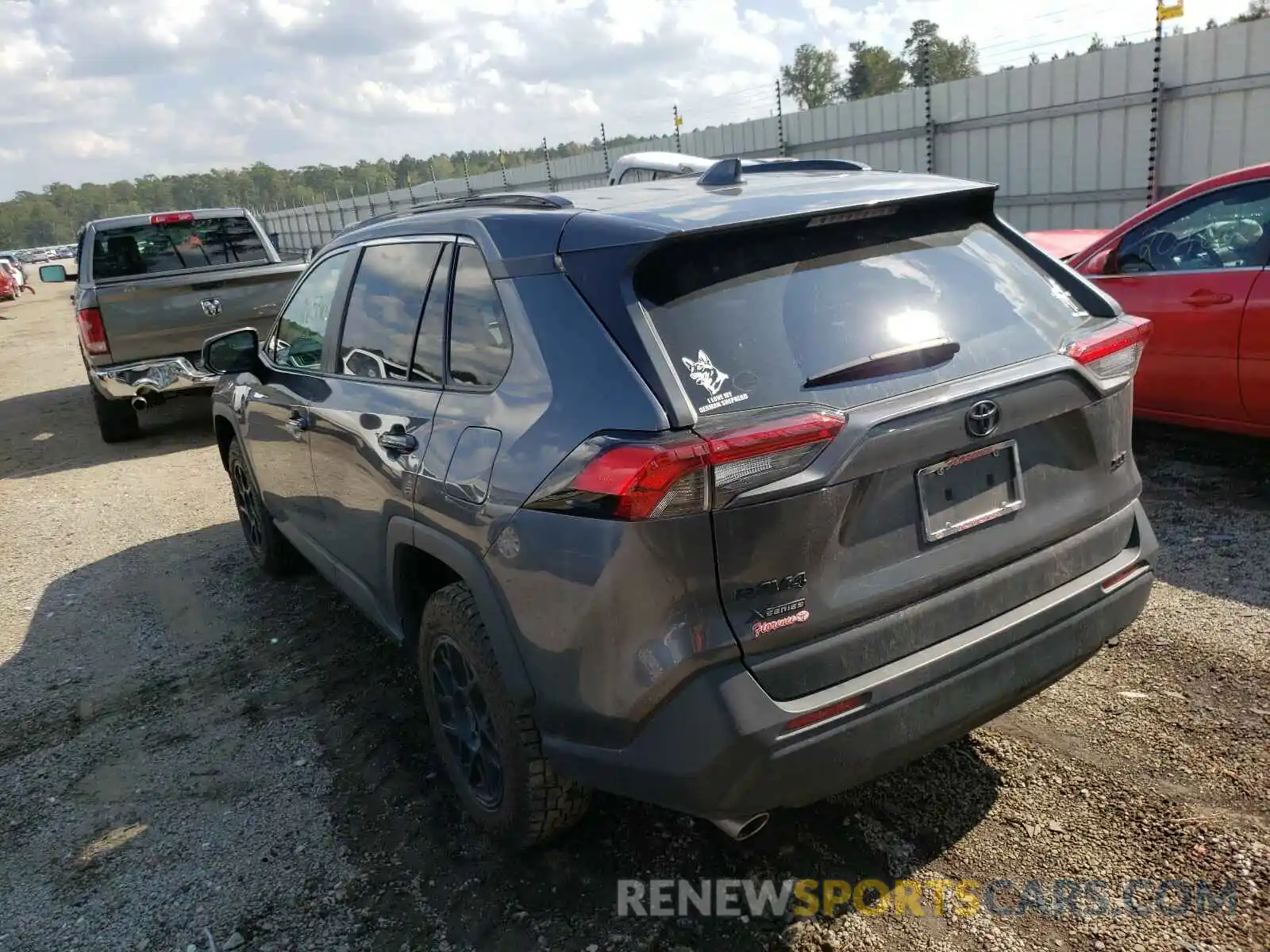 3 Photograph of a damaged car 2T3W1RFV4KC030195 TOYOTA RAV4 2019