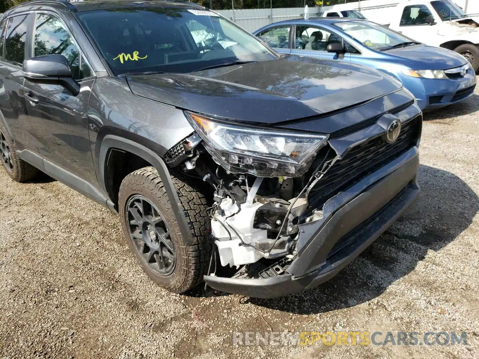 9 Photograph of a damaged car 2T3W1RFV4KC030195 TOYOTA RAV4 2019