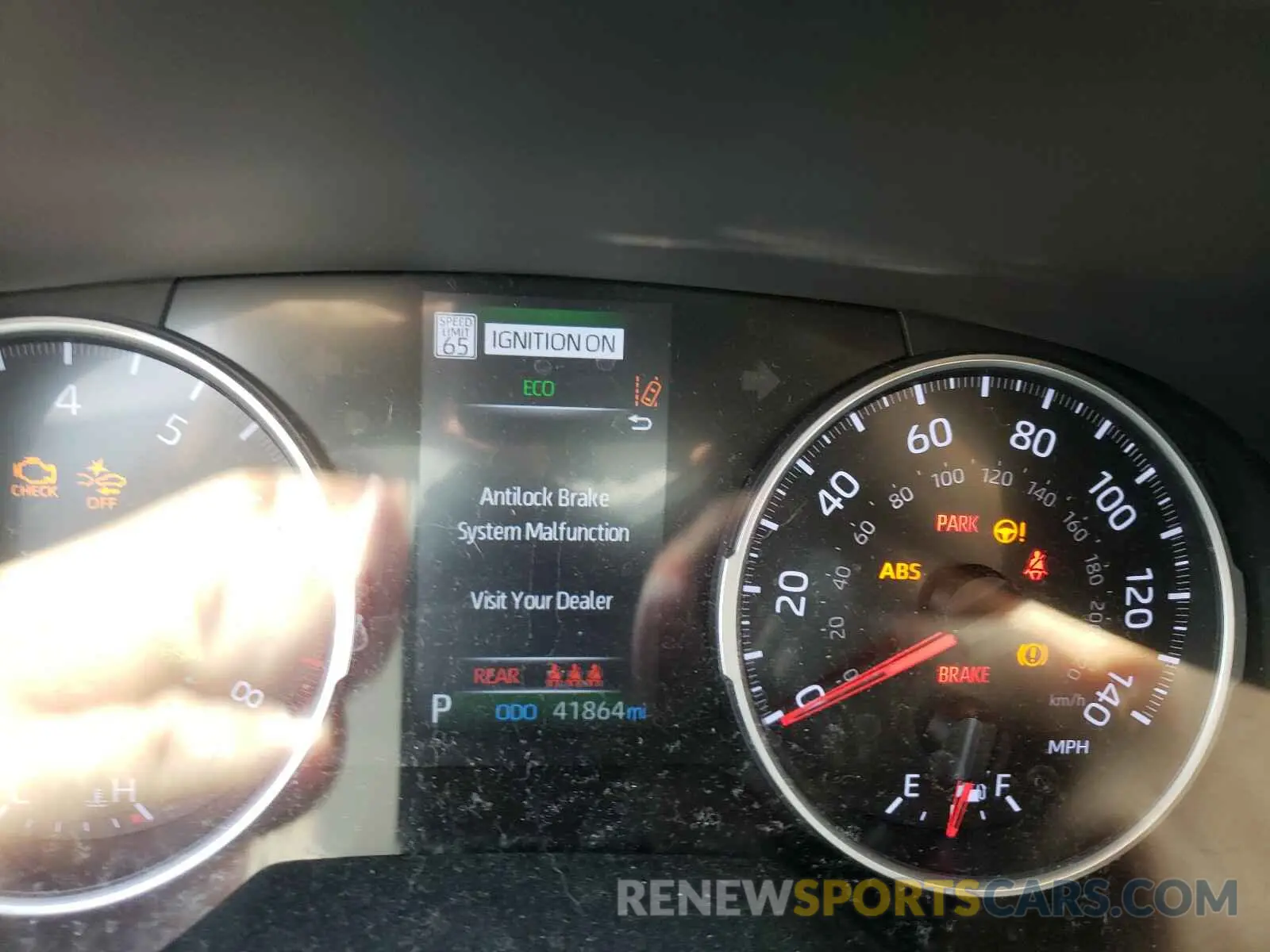8 Photograph of a damaged car 2T3W1RFV4KW004095 TOYOTA RAV4 2019