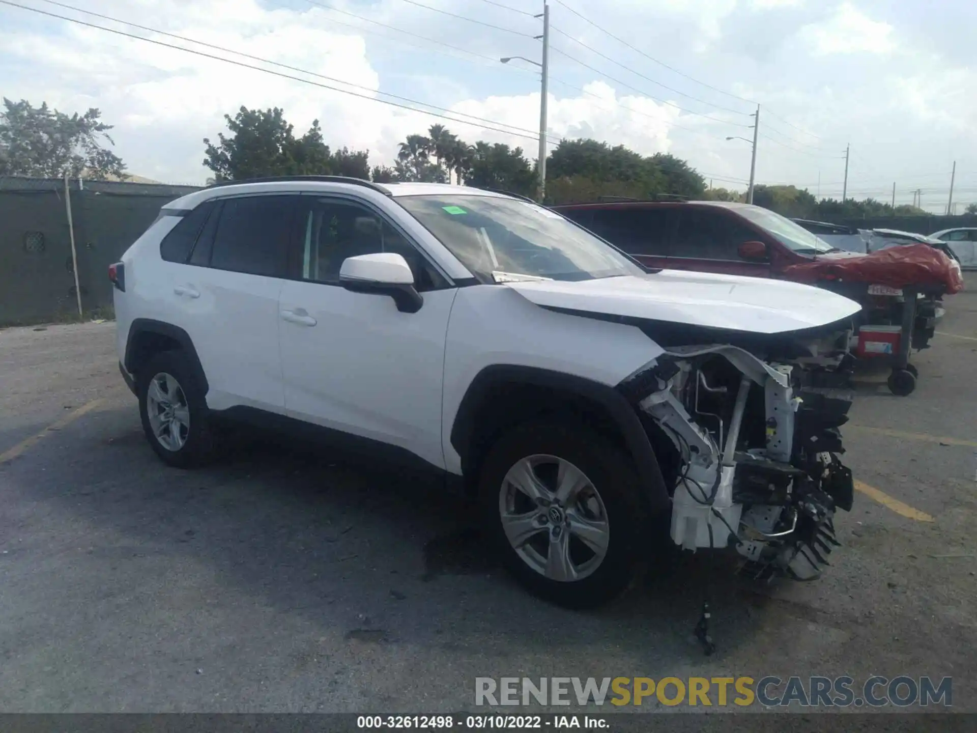 1 Photograph of a damaged car 2T3W1RFV4KW005649 TOYOTA RAV4 2019