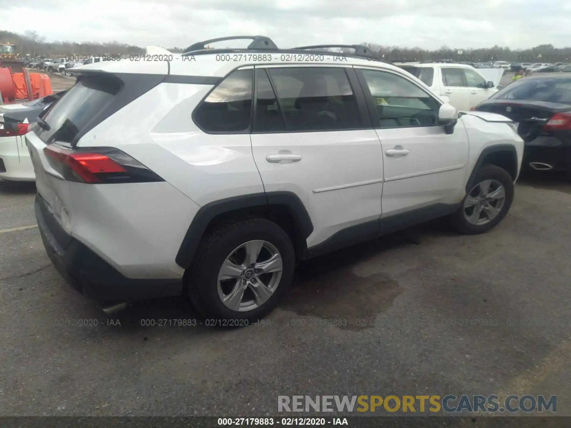 4 Photograph of a damaged car 2T3W1RFV4KW011791 TOYOTA RAV4 2019