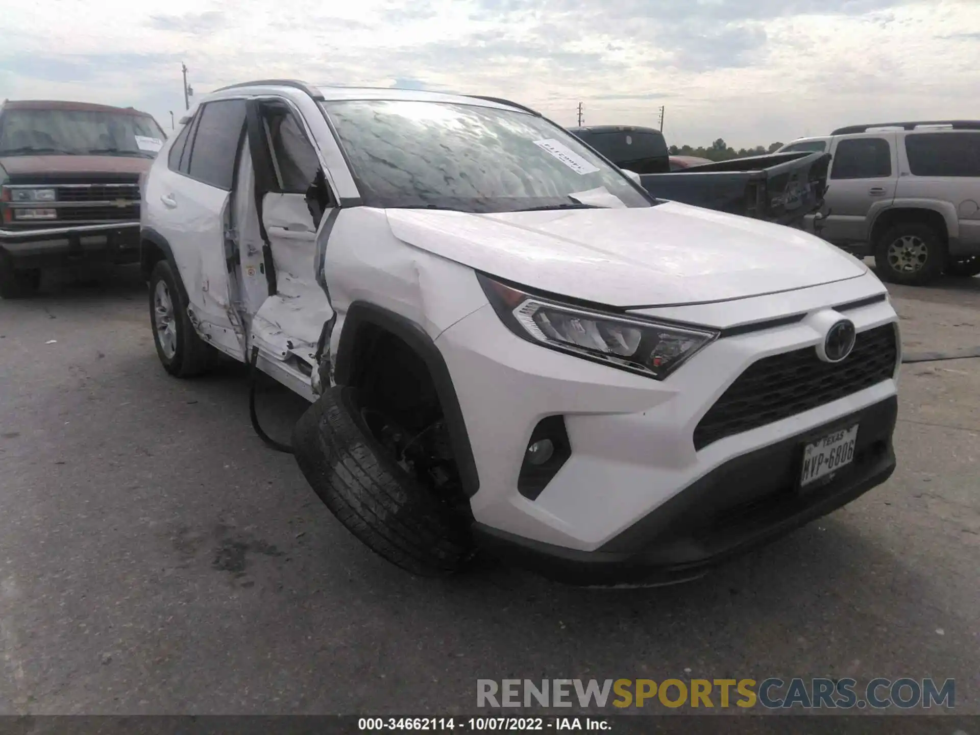 1 Photograph of a damaged car 2T3W1RFV4KW012777 TOYOTA RAV4 2019