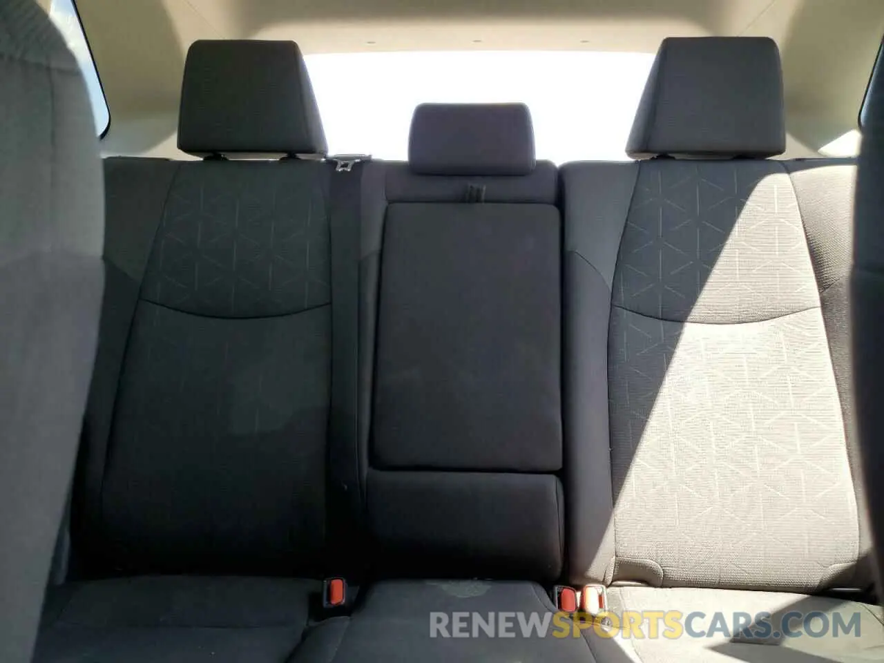 10 Photograph of a damaged car 2T3W1RFV4KW014769 TOYOTA RAV4 2019