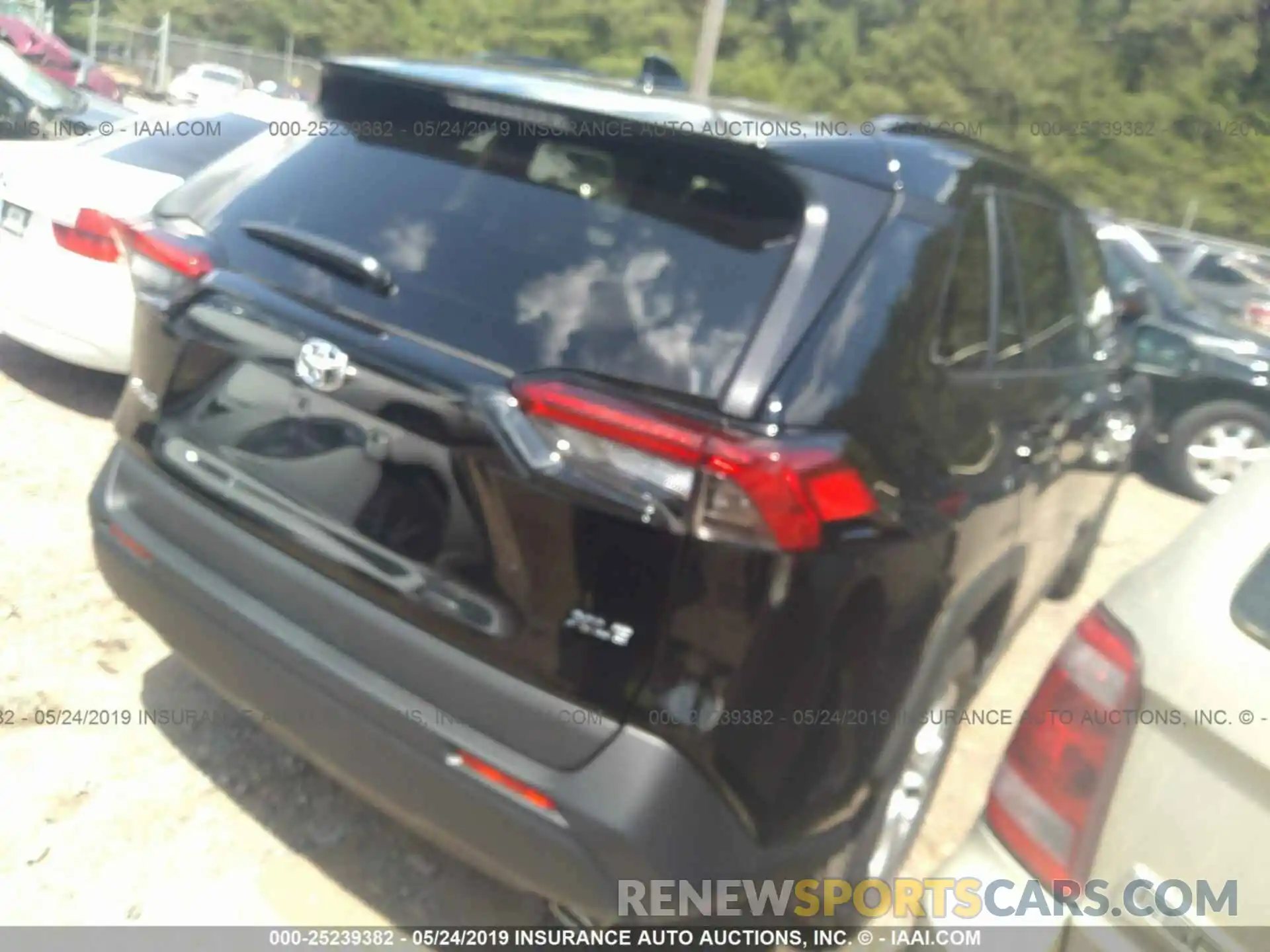 4 Photograph of a damaged car 2T3W1RFV4KW015128 TOYOTA RAV4 2019