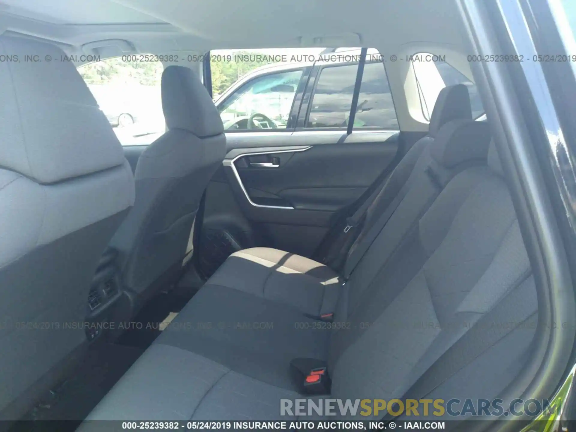 8 Photograph of a damaged car 2T3W1RFV4KW015128 TOYOTA RAV4 2019