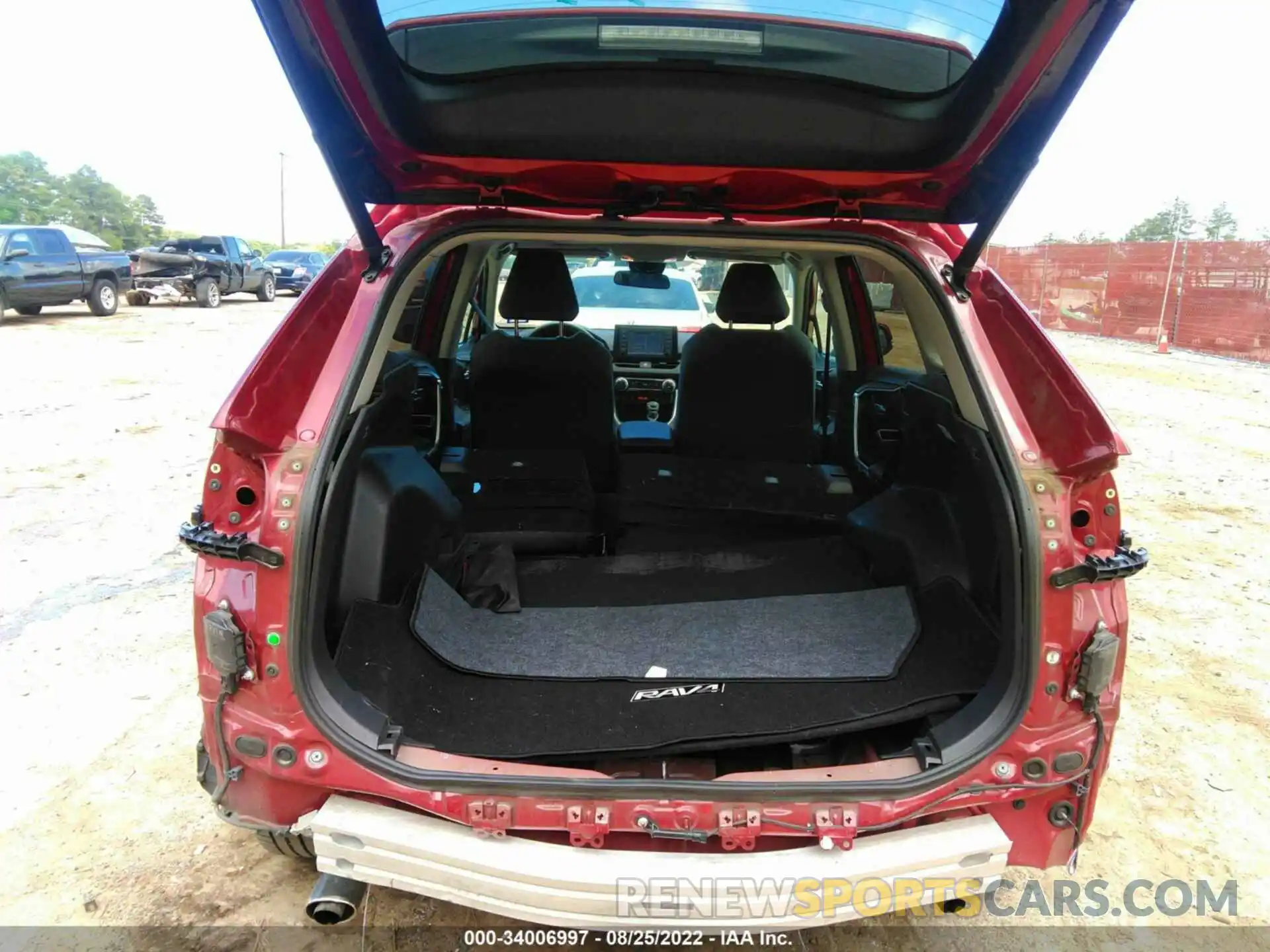 8 Photograph of a damaged car 2T3W1RFV4KW020264 TOYOTA RAV4 2019