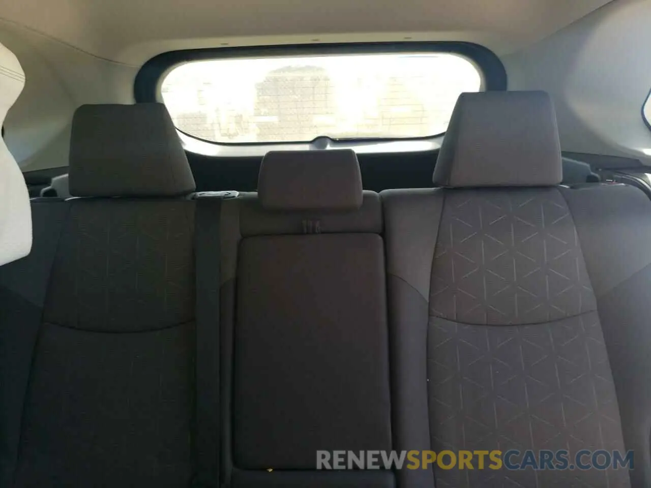 10 Photograph of a damaged car 2T3W1RFV4KW032432 TOYOTA RAV4 2019