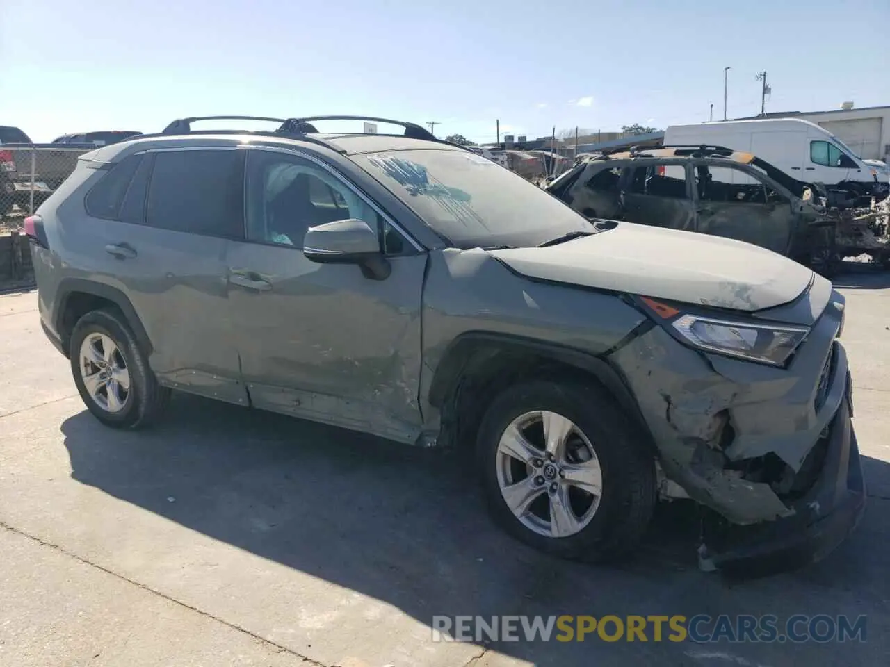 4 Photograph of a damaged car 2T3W1RFV4KW032432 TOYOTA RAV4 2019