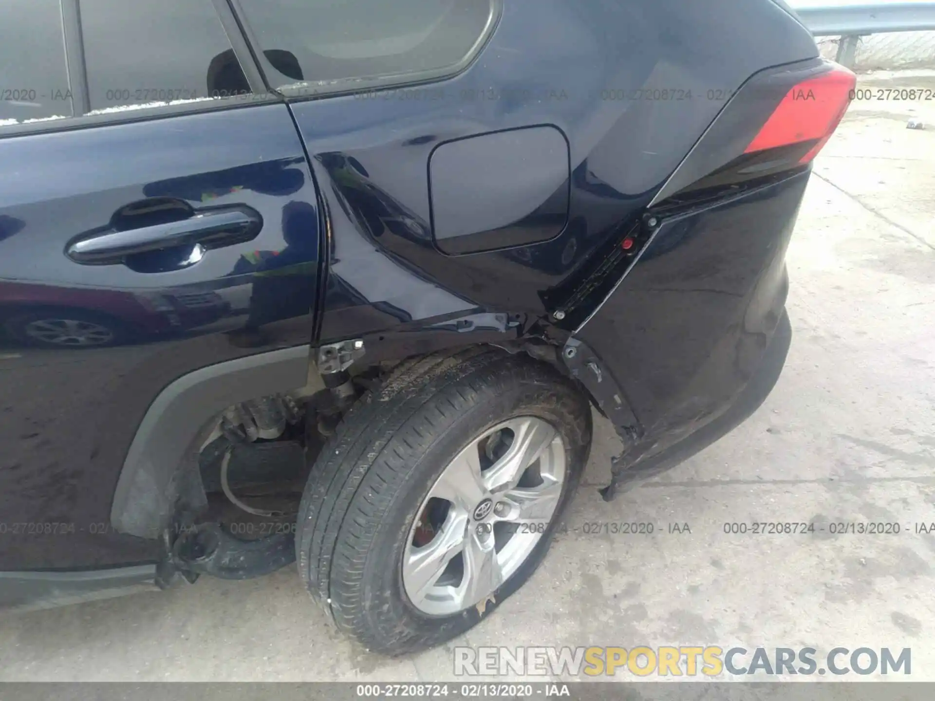 6 Photograph of a damaged car 2T3W1RFV5KC001868 TOYOTA RAV4 2019