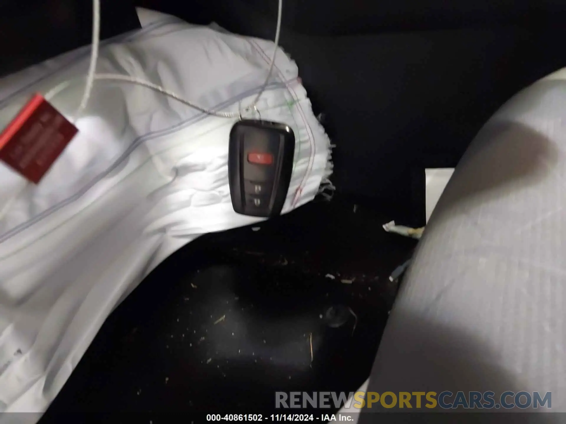11 Photograph of a damaged car 2T3W1RFV5KC004463 TOYOTA RAV4 2019