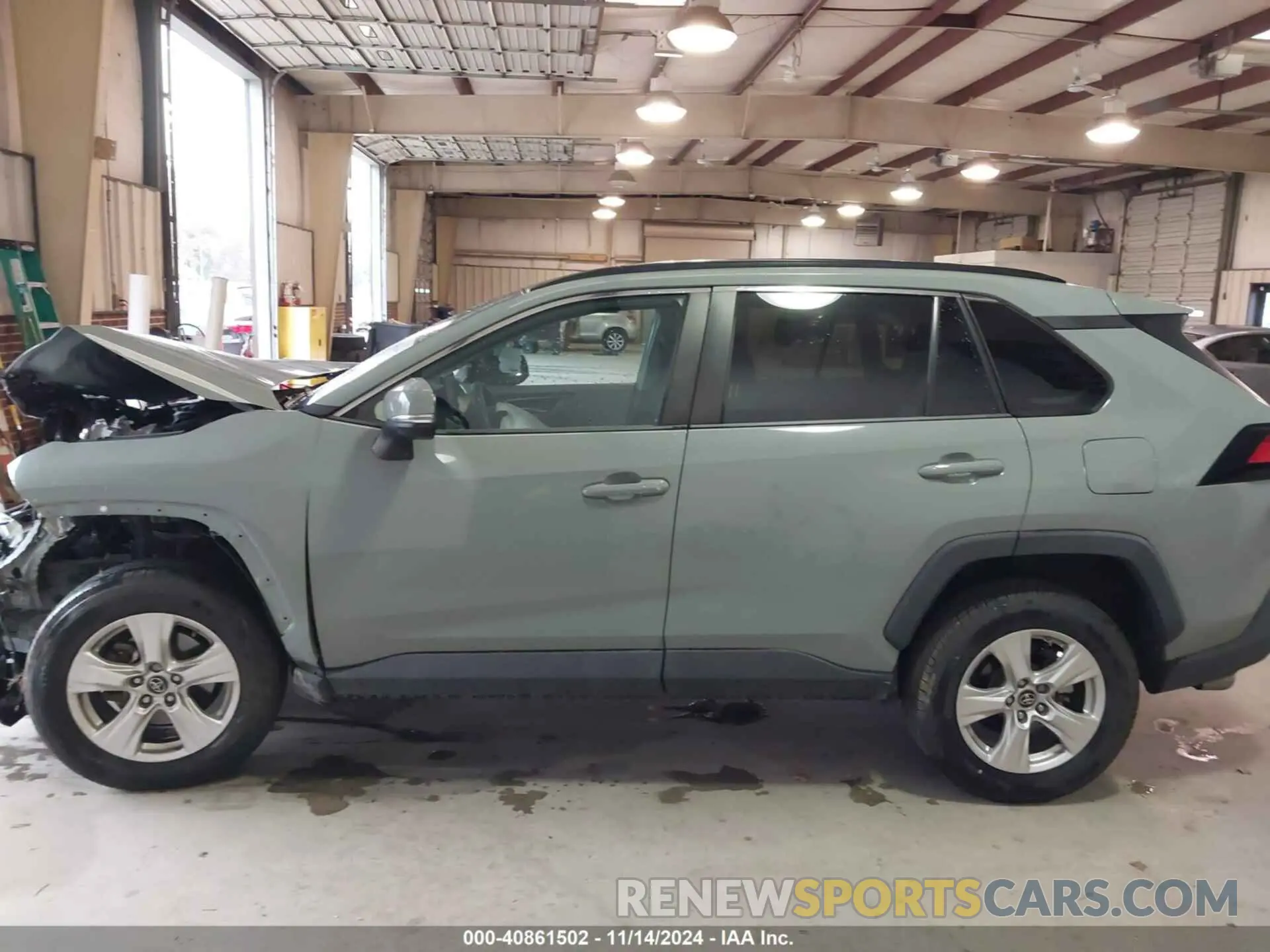14 Photograph of a damaged car 2T3W1RFV5KC004463 TOYOTA RAV4 2019