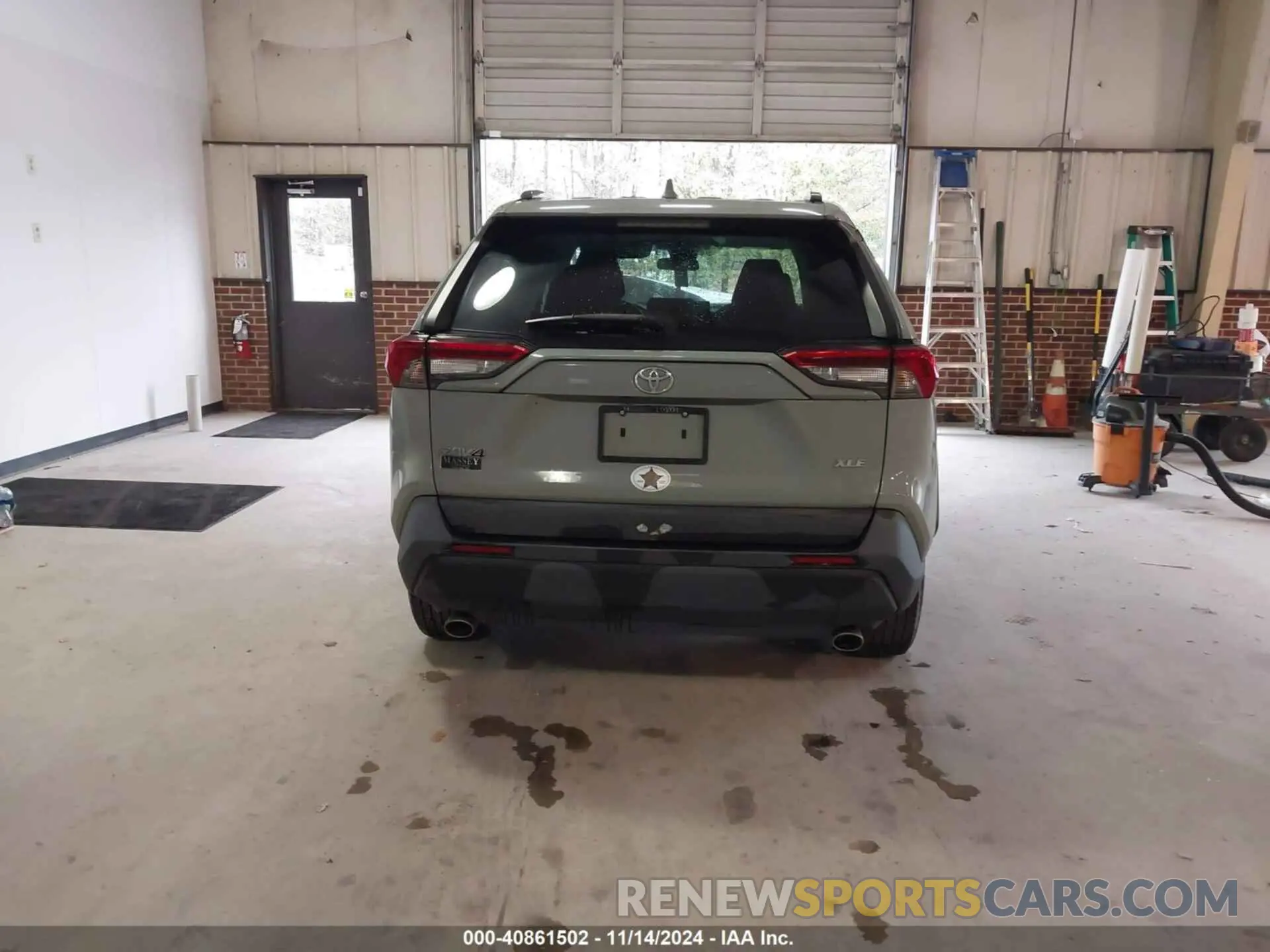 16 Photograph of a damaged car 2T3W1RFV5KC004463 TOYOTA RAV4 2019