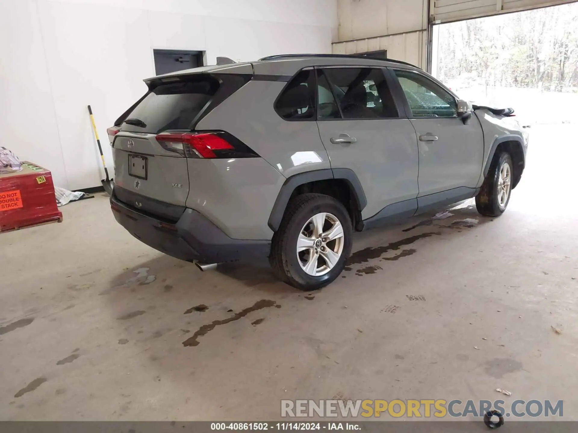 4 Photograph of a damaged car 2T3W1RFV5KC004463 TOYOTA RAV4 2019