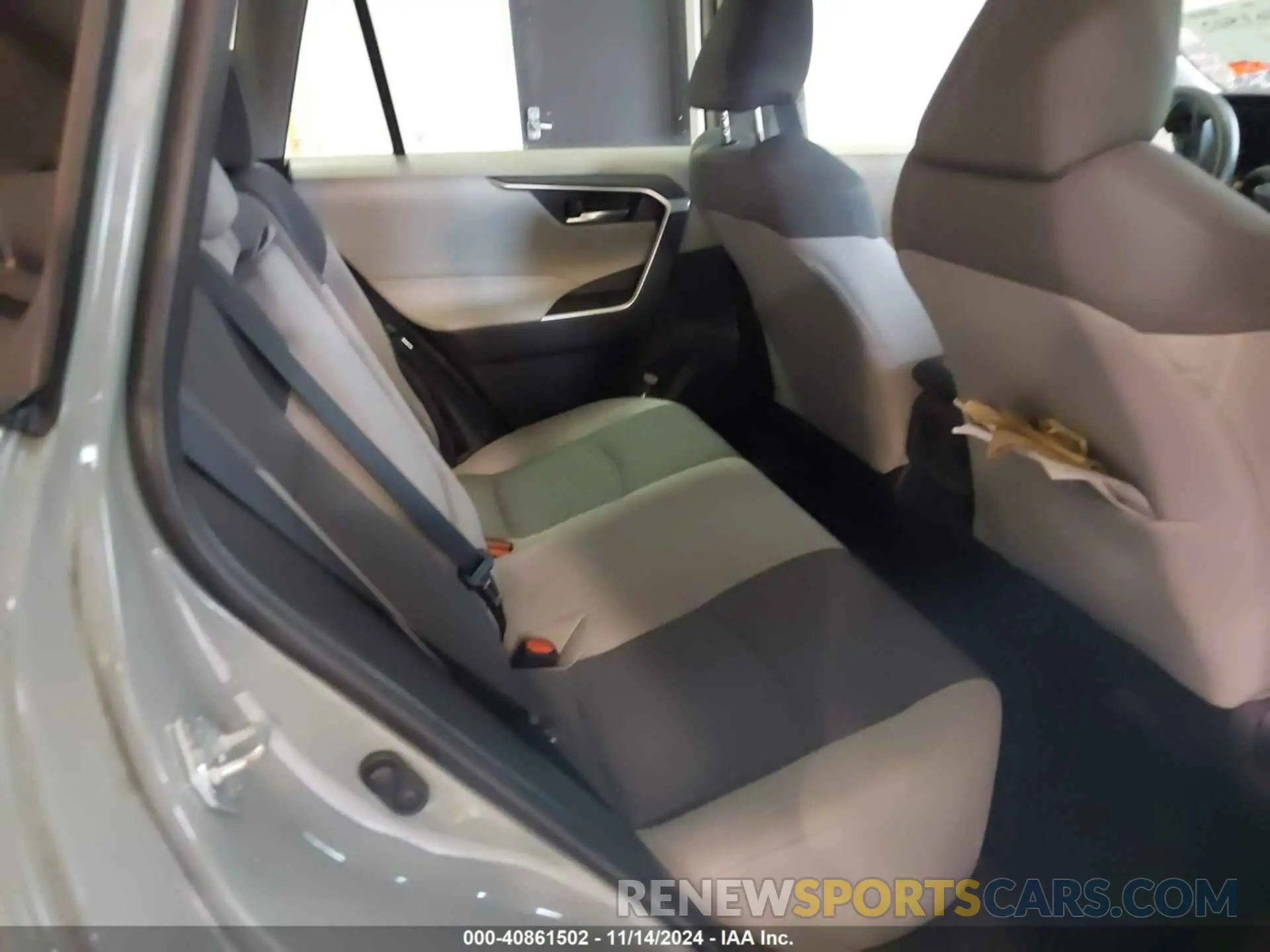8 Photograph of a damaged car 2T3W1RFV5KC004463 TOYOTA RAV4 2019