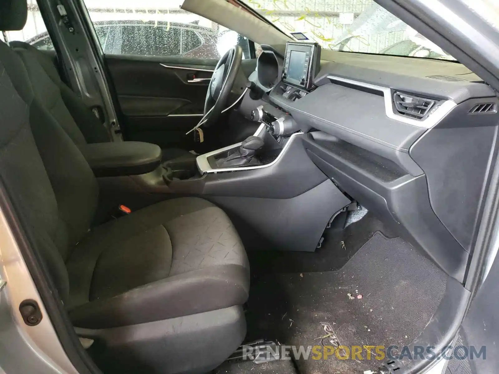 5 Photograph of a damaged car 2T3W1RFV5KC025166 TOYOTA RAV4 2019