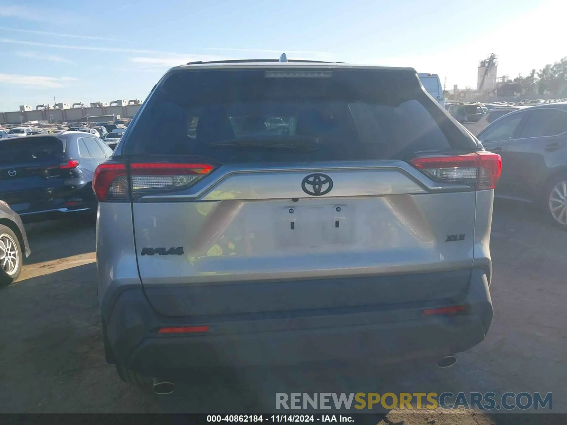 17 Photograph of a damaged car 2T3W1RFV5KC027760 TOYOTA RAV4 2019