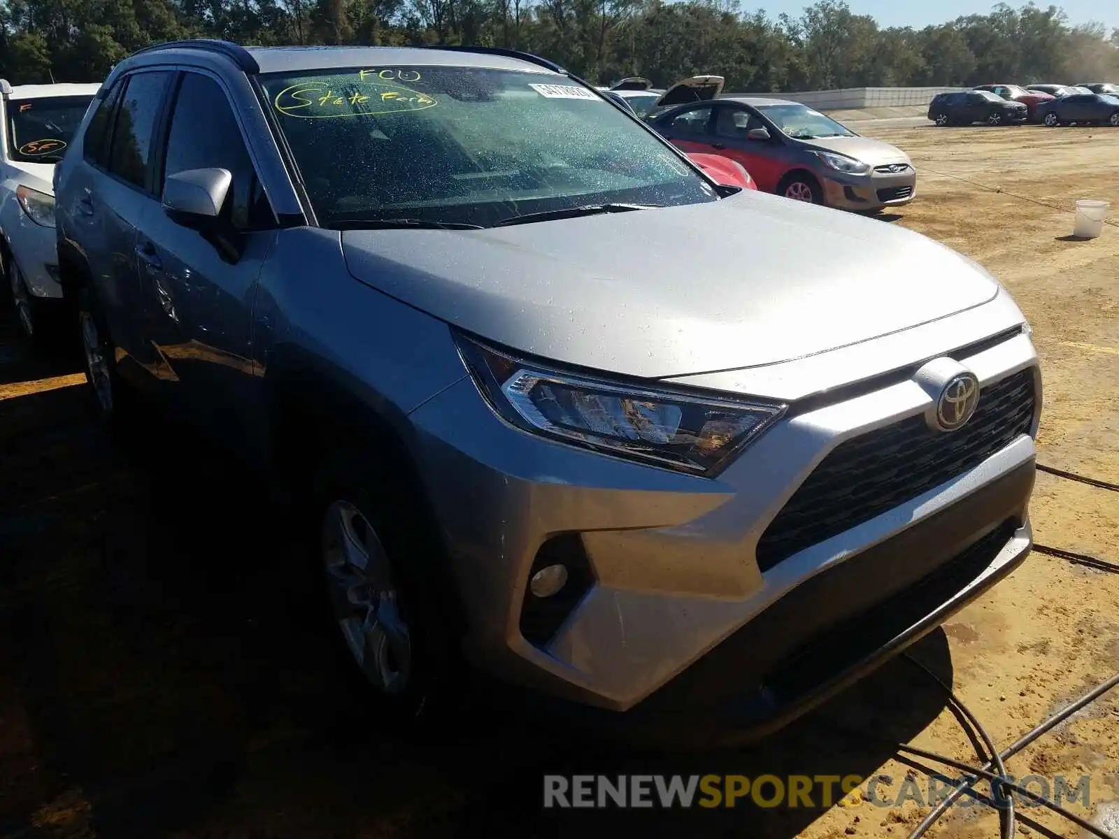 1 Photograph of a damaged car 2T3W1RFV5KC032280 TOYOTA RAV4 2019