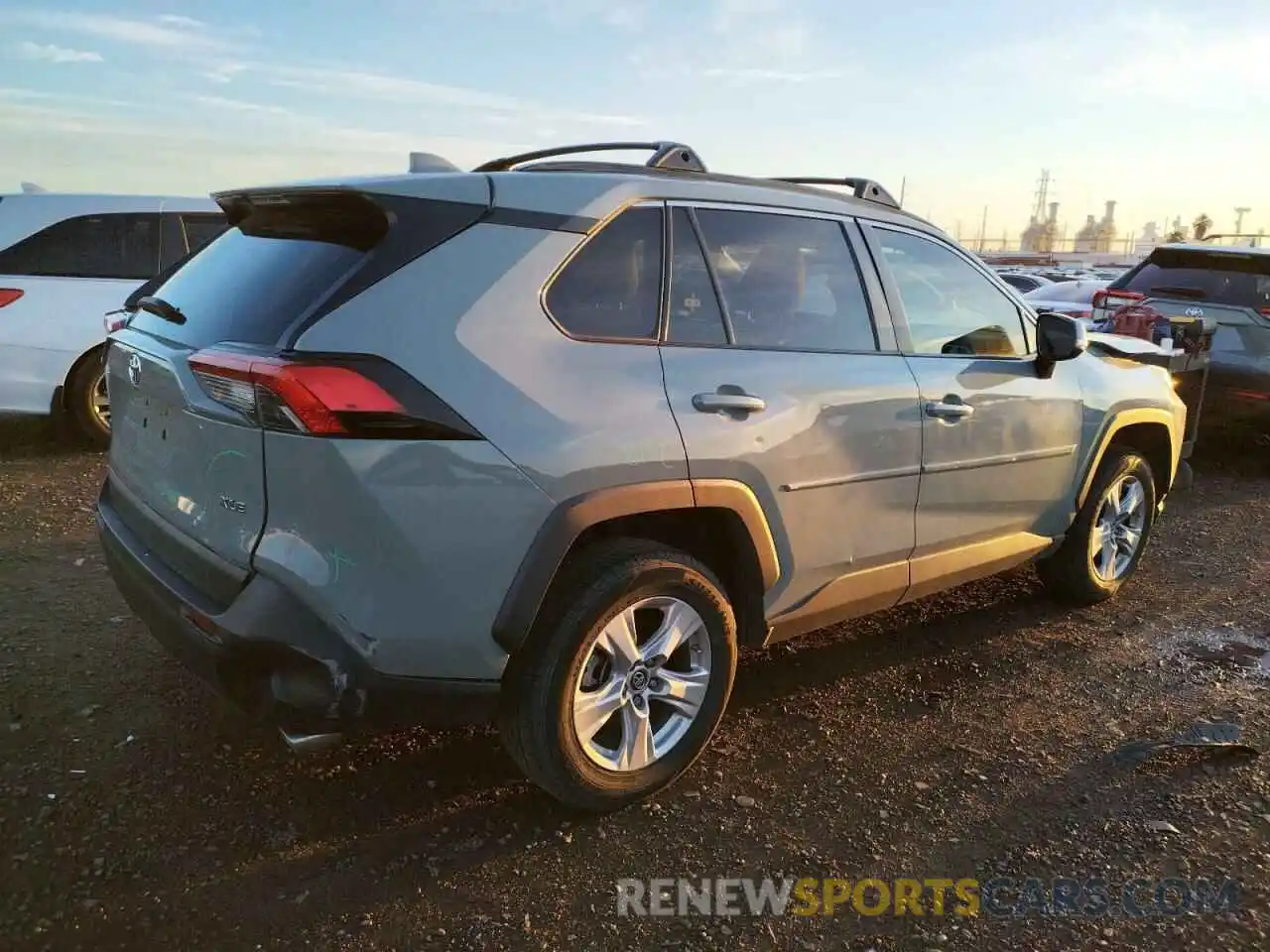 4 Photograph of a damaged car 2T3W1RFV5KC033221 TOYOTA RAV4 2019