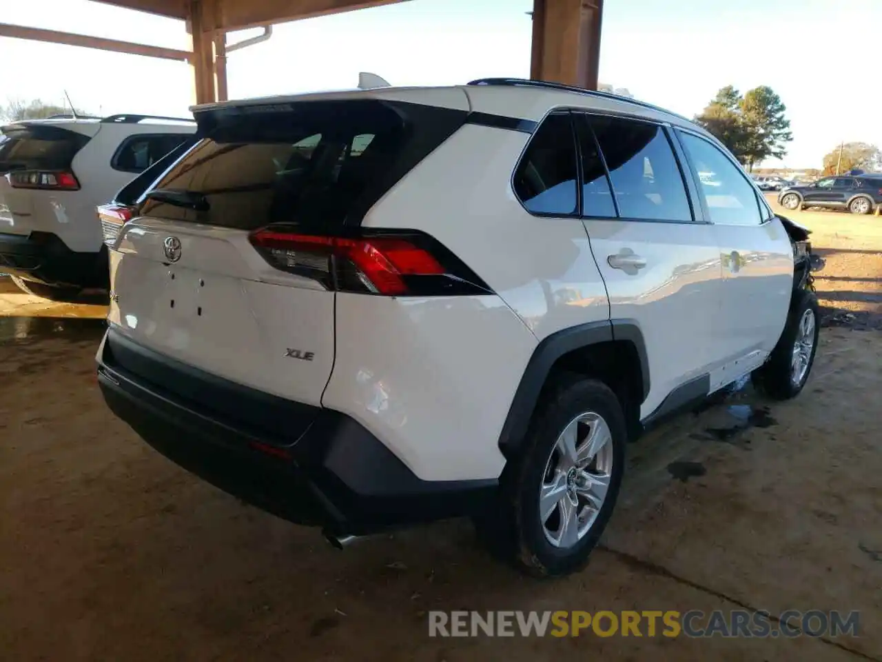 4 Photograph of a damaged car 2T3W1RFV5KW001612 TOYOTA RAV4 2019