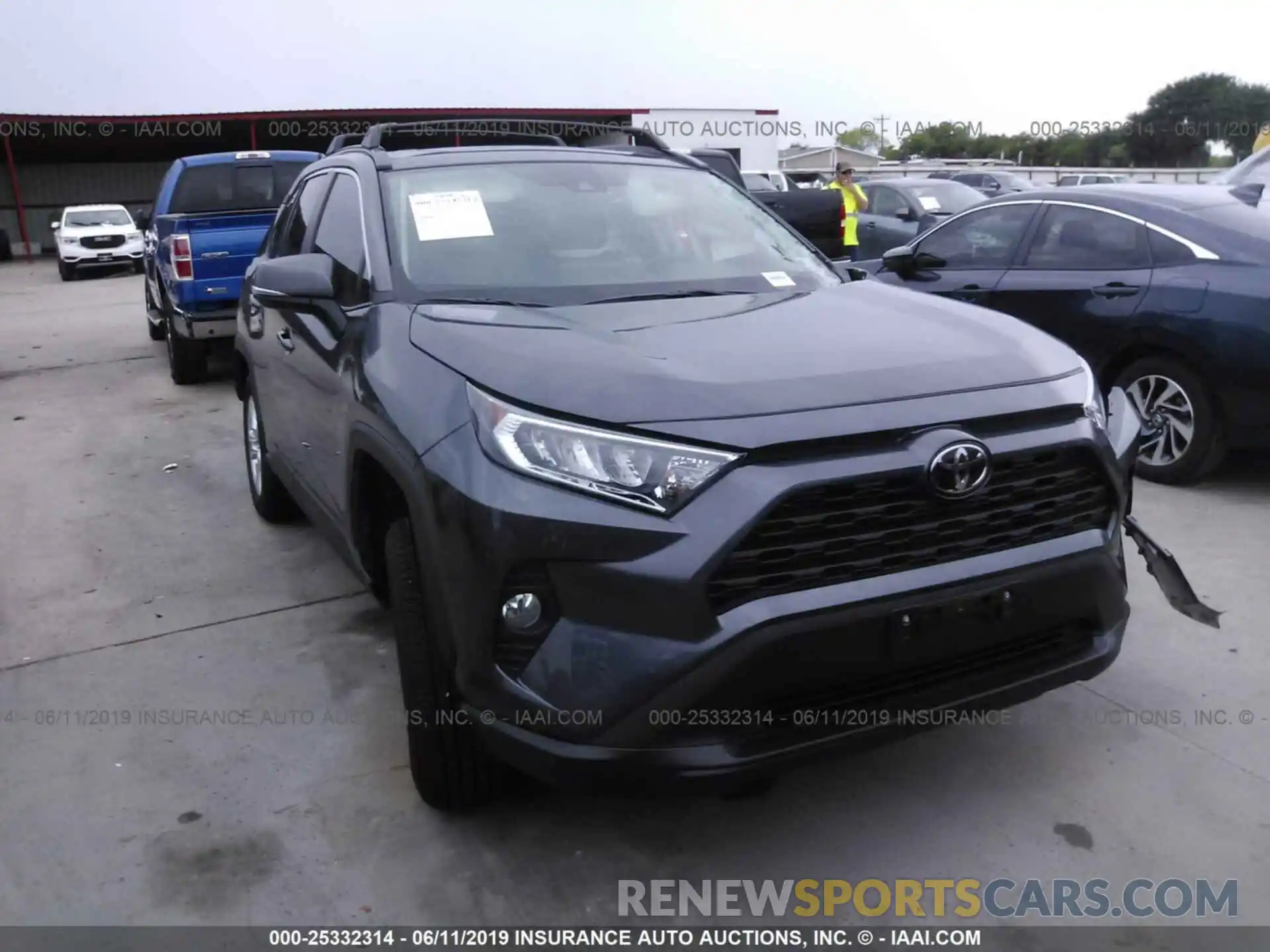 1 Photograph of a damaged car 2T3W1RFV5KW011007 TOYOTA RAV4 2019