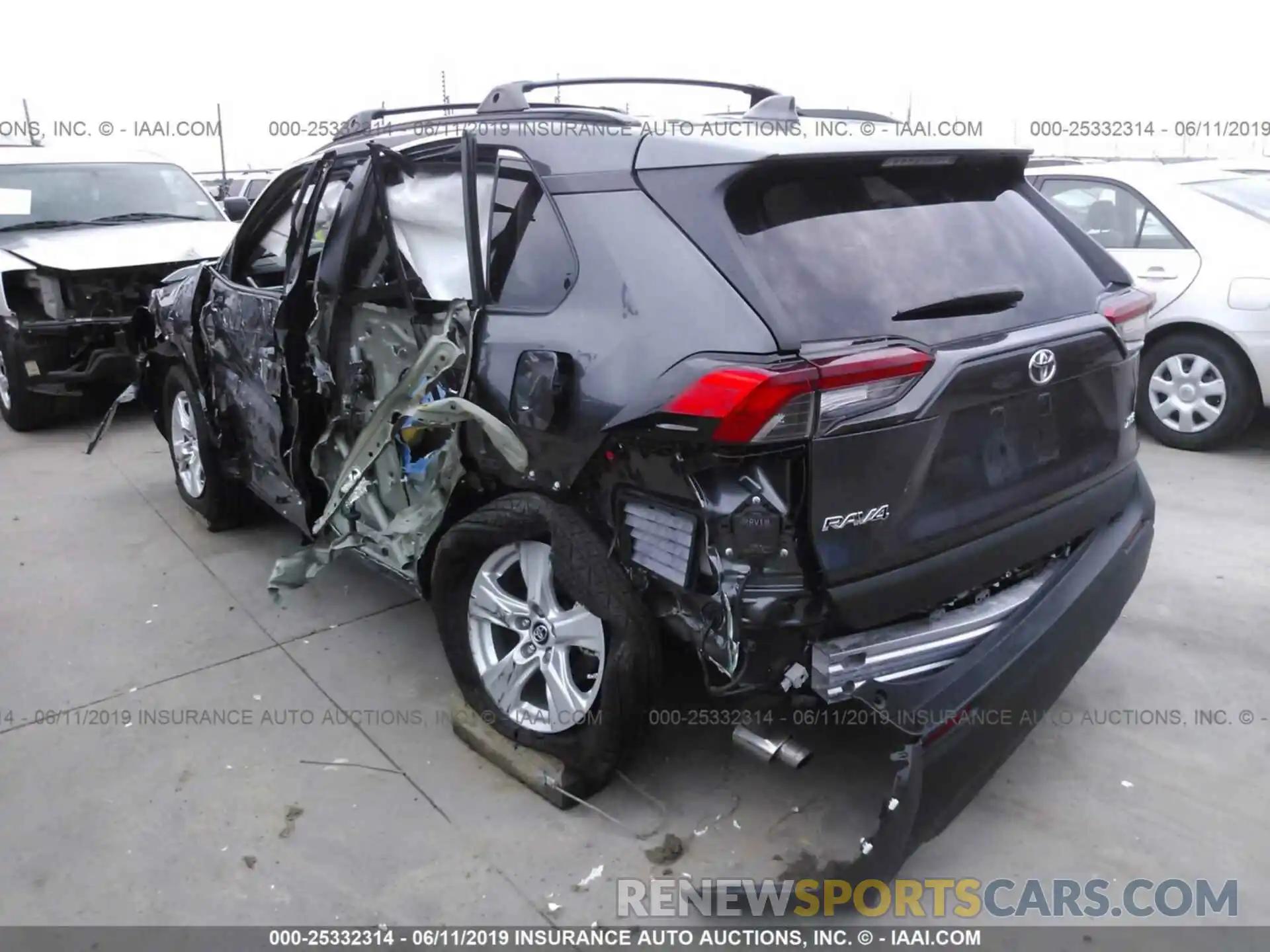 3 Photograph of a damaged car 2T3W1RFV5KW011007 TOYOTA RAV4 2019