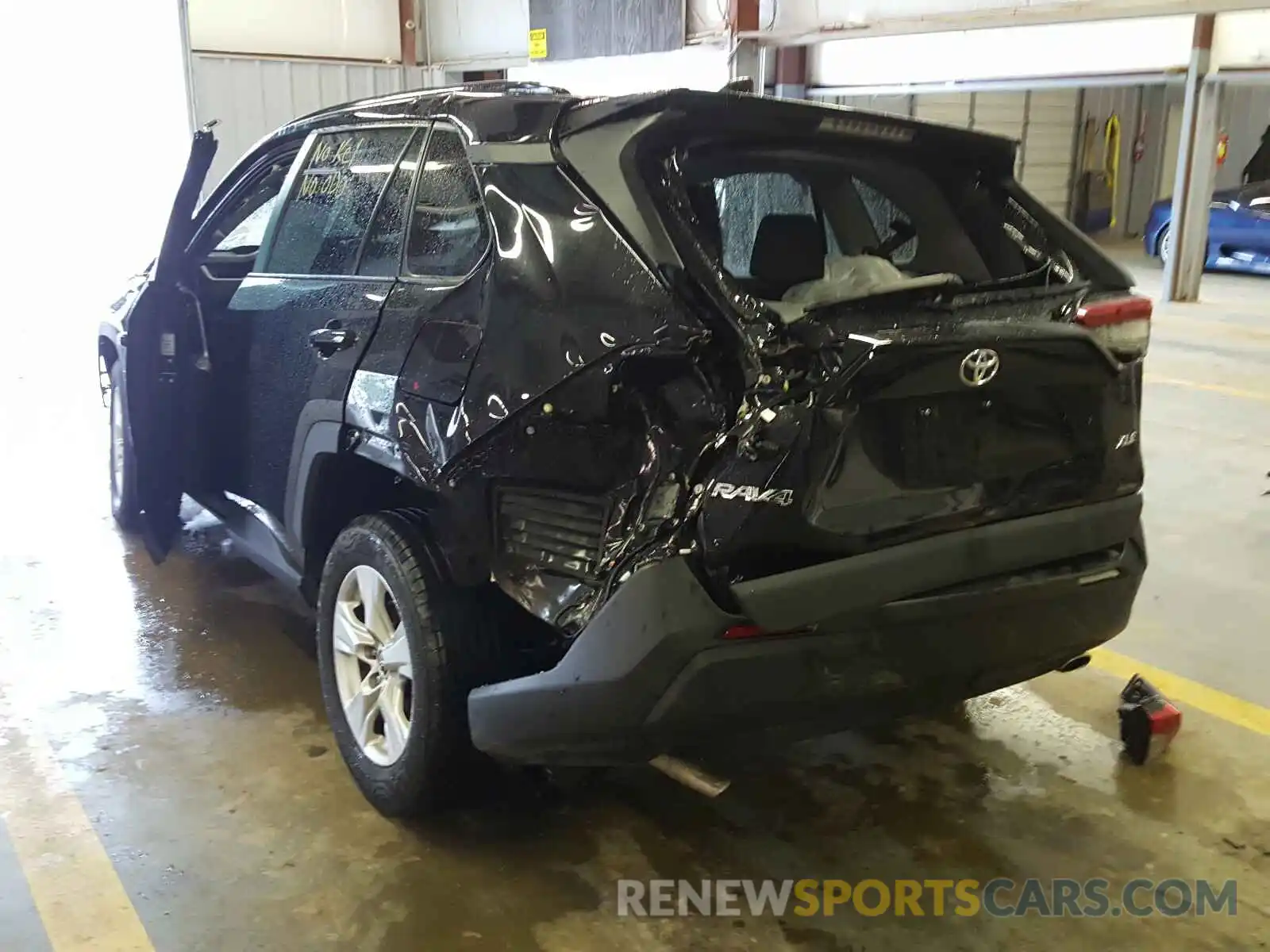 3 Photograph of a damaged car 2T3W1RFV5KW015204 TOYOTA RAV4 2019