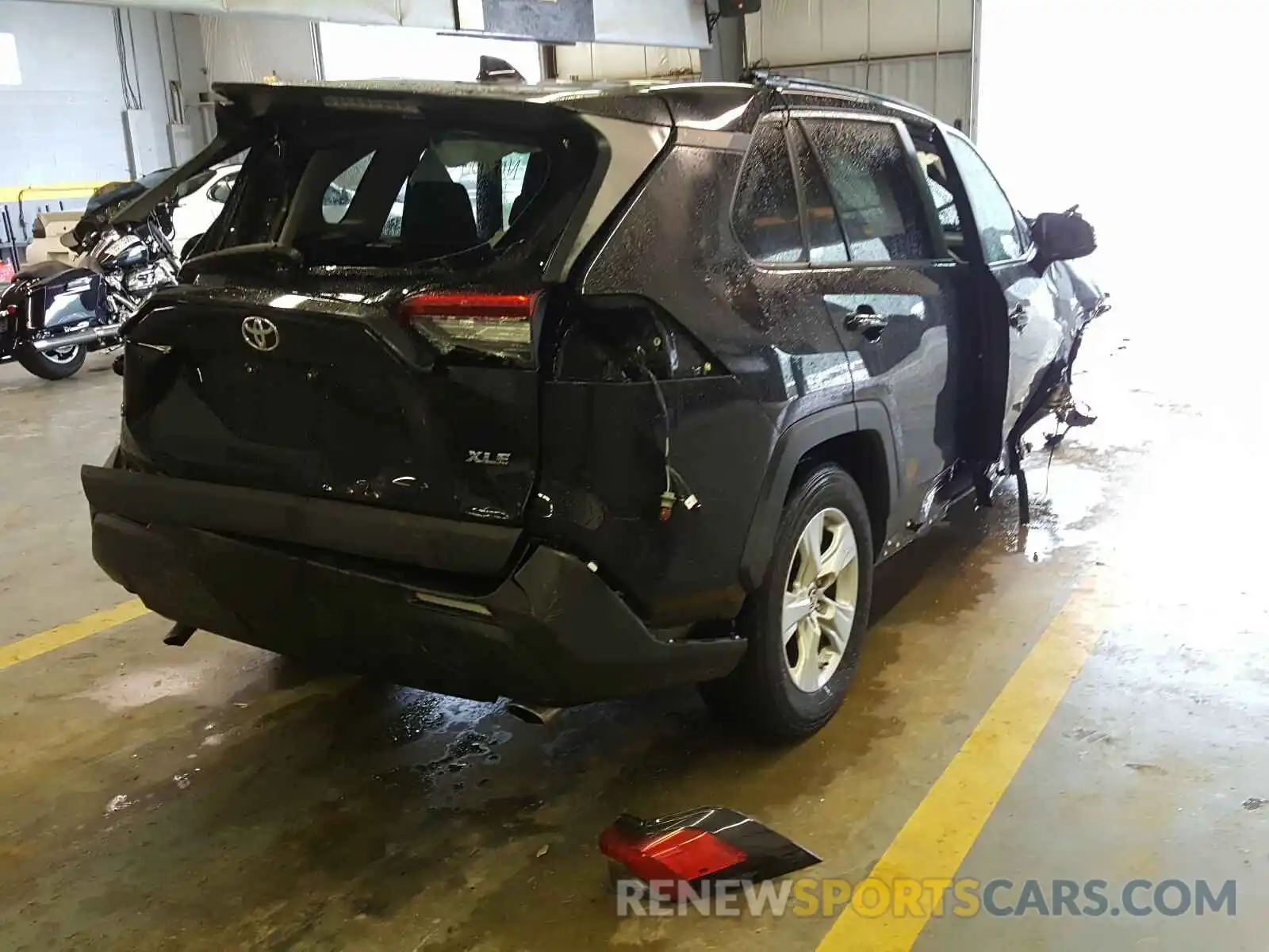 4 Photograph of a damaged car 2T3W1RFV5KW015204 TOYOTA RAV4 2019