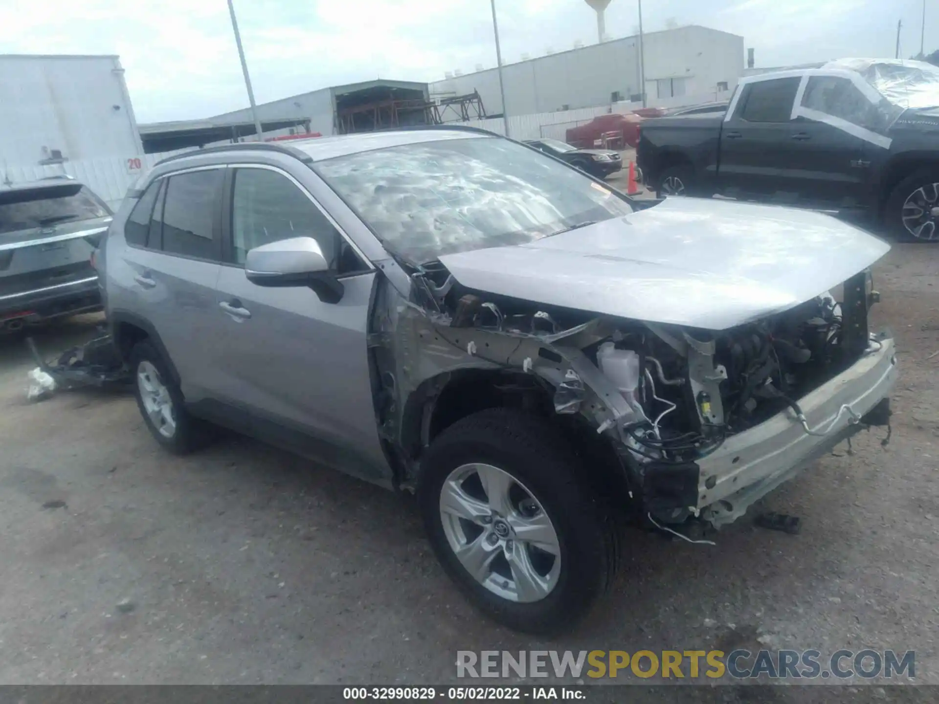 1 Photograph of a damaged car 2T3W1RFV5KW015381 TOYOTA RAV4 2019