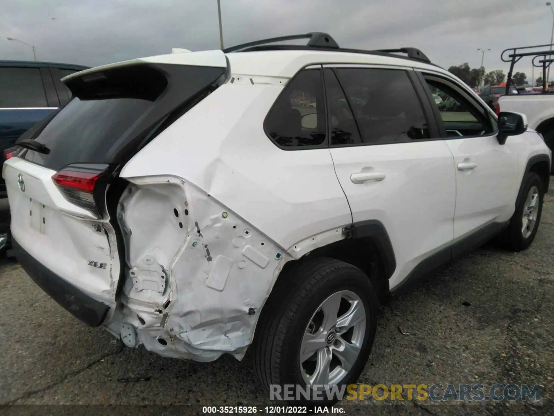 4 Photograph of a damaged car 2T3W1RFV5KW016756 TOYOTA RAV4 2019