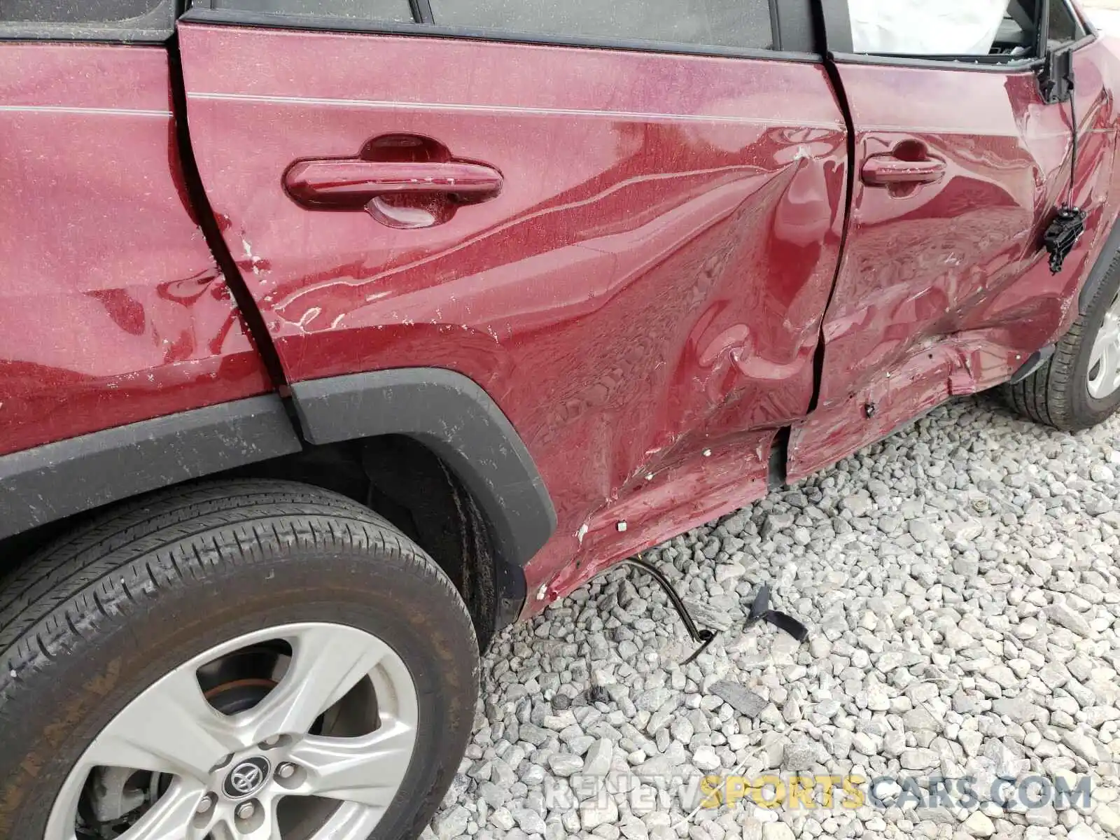 9 Photograph of a damaged car 2T3W1RFV5KW019608 TOYOTA RAV4 2019