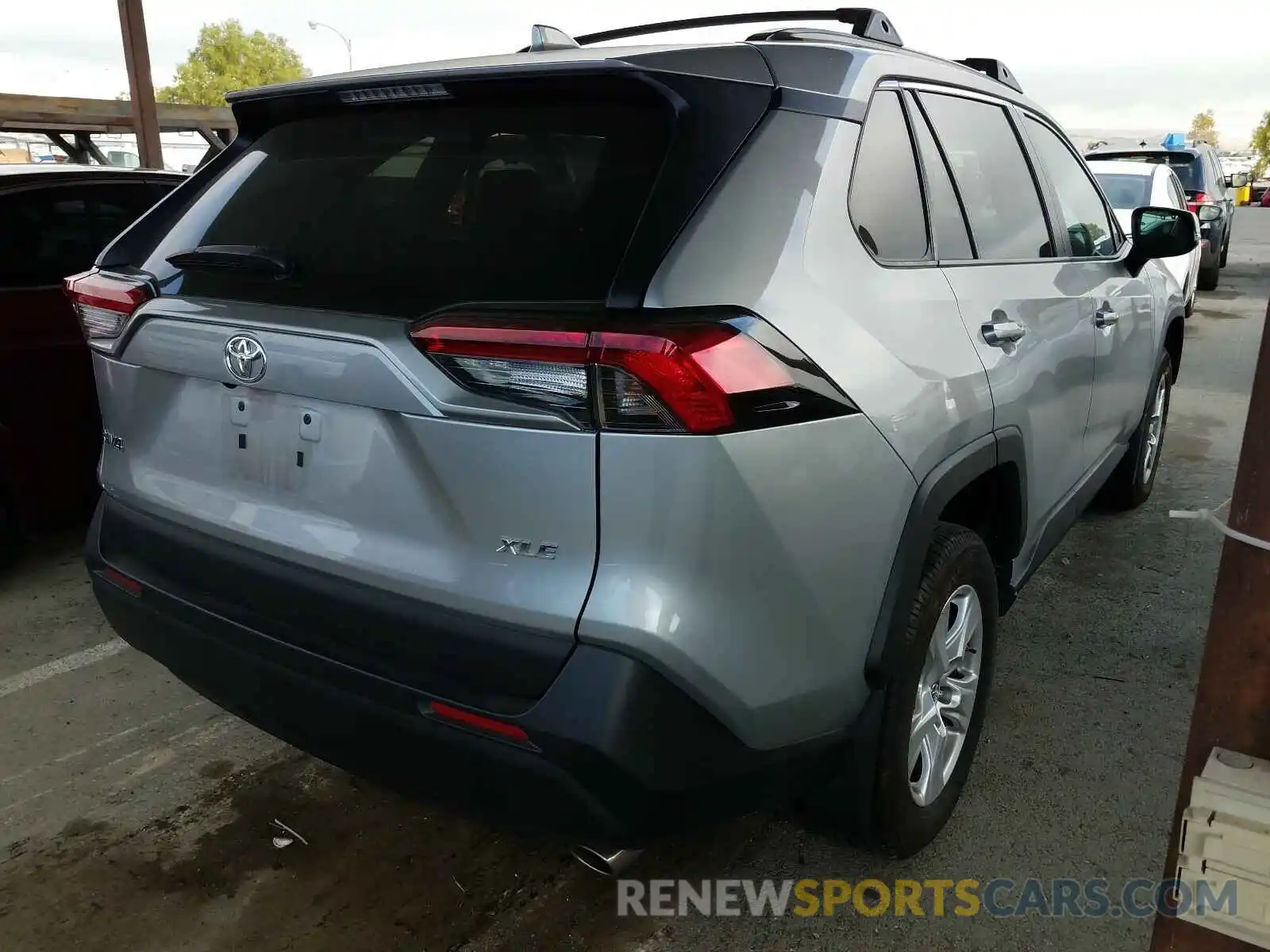 4 Photograph of a damaged car 2T3W1RFV5KW020905 TOYOTA RAV4 2019