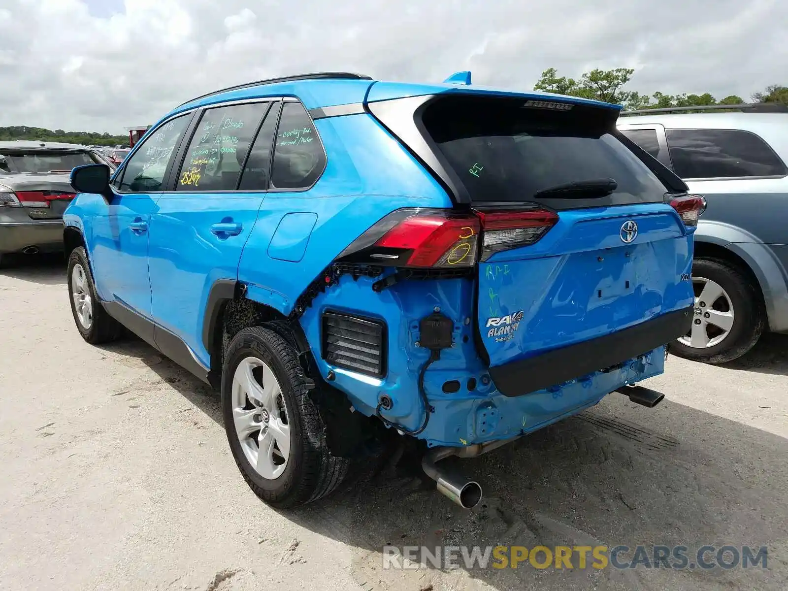 3 Photograph of a damaged car 2T3W1RFV5KW025022 TOYOTA RAV4 2019