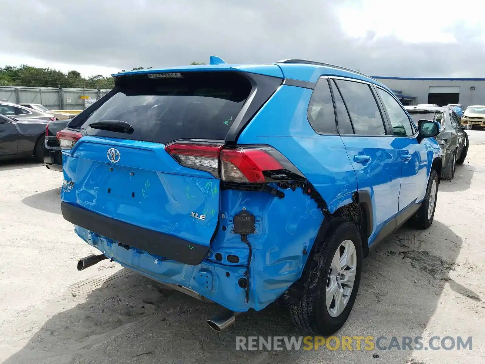 4 Photograph of a damaged car 2T3W1RFV5KW025022 TOYOTA RAV4 2019