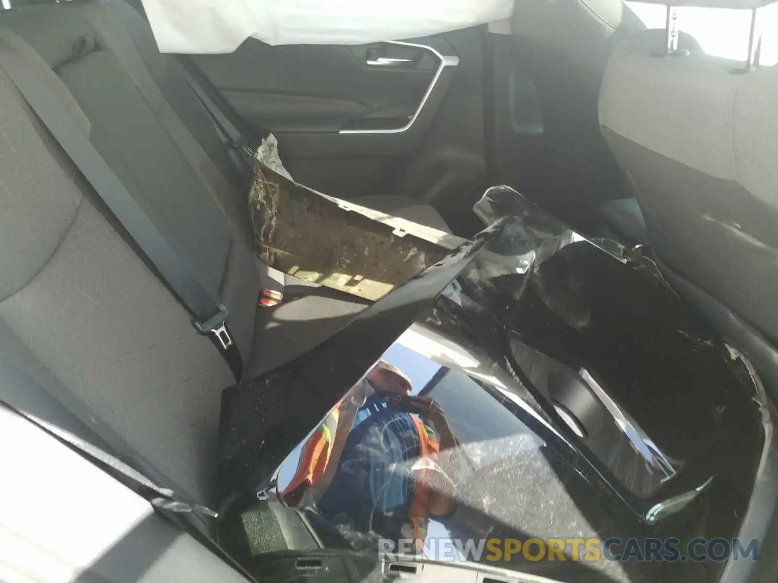 6 Photograph of a damaged car 2T3W1RFV5KW032357 TOYOTA RAV4 2019