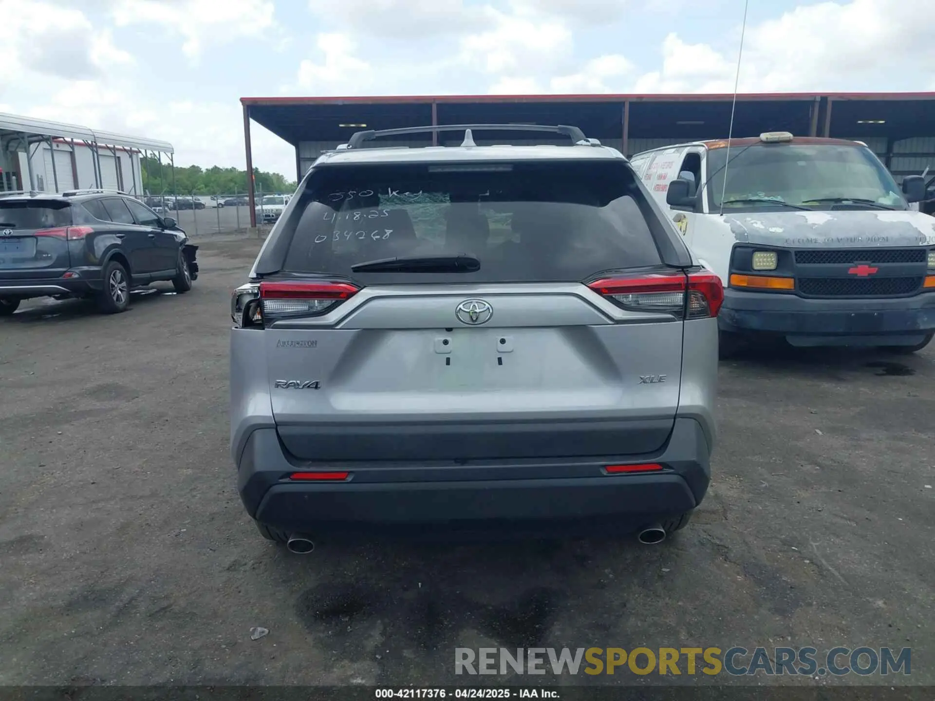 16 Photograph of a damaged car 2T3W1RFV5KW034268 TOYOTA RAV4 2019