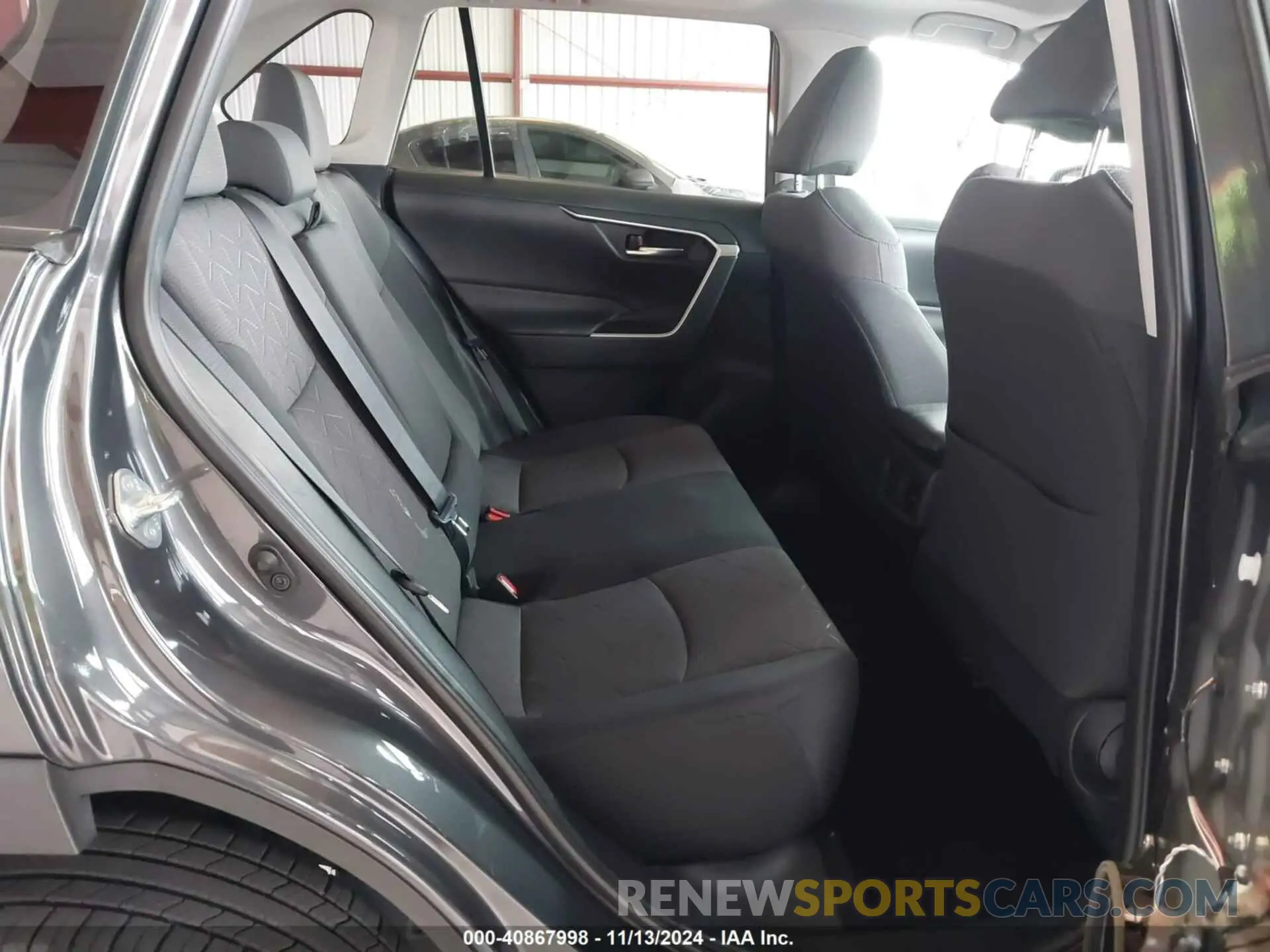 8 Photograph of a damaged car 2T3W1RFV5KW042046 TOYOTA RAV4 2019