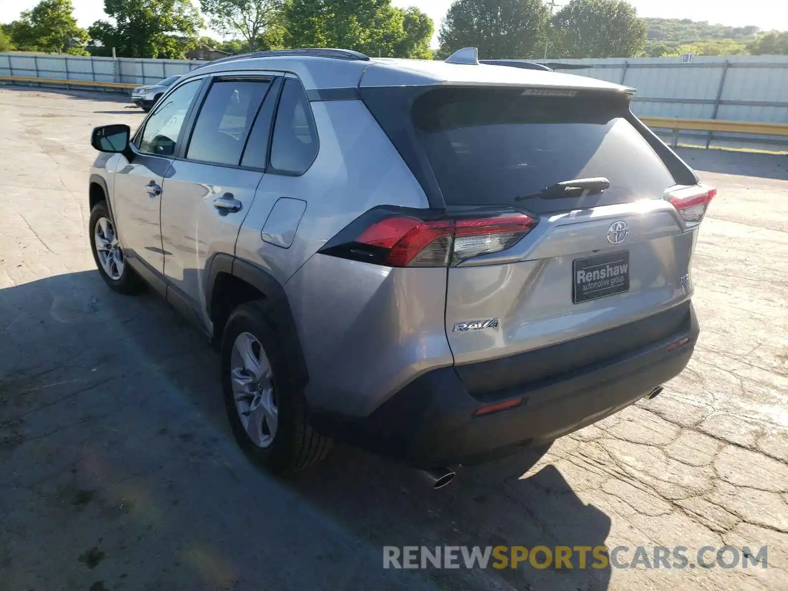 3 Photograph of a damaged car 2T3W1RFV5KW044332 TOYOTA RAV4 2019