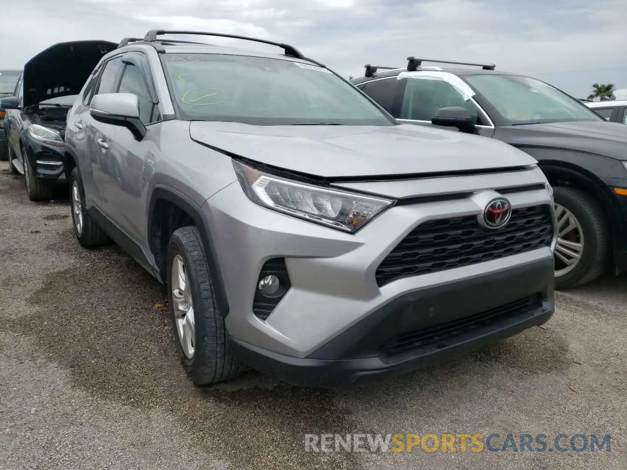 1 Photograph of a damaged car 2T3W1RFV5KW046842 TOYOTA RAV4 2019